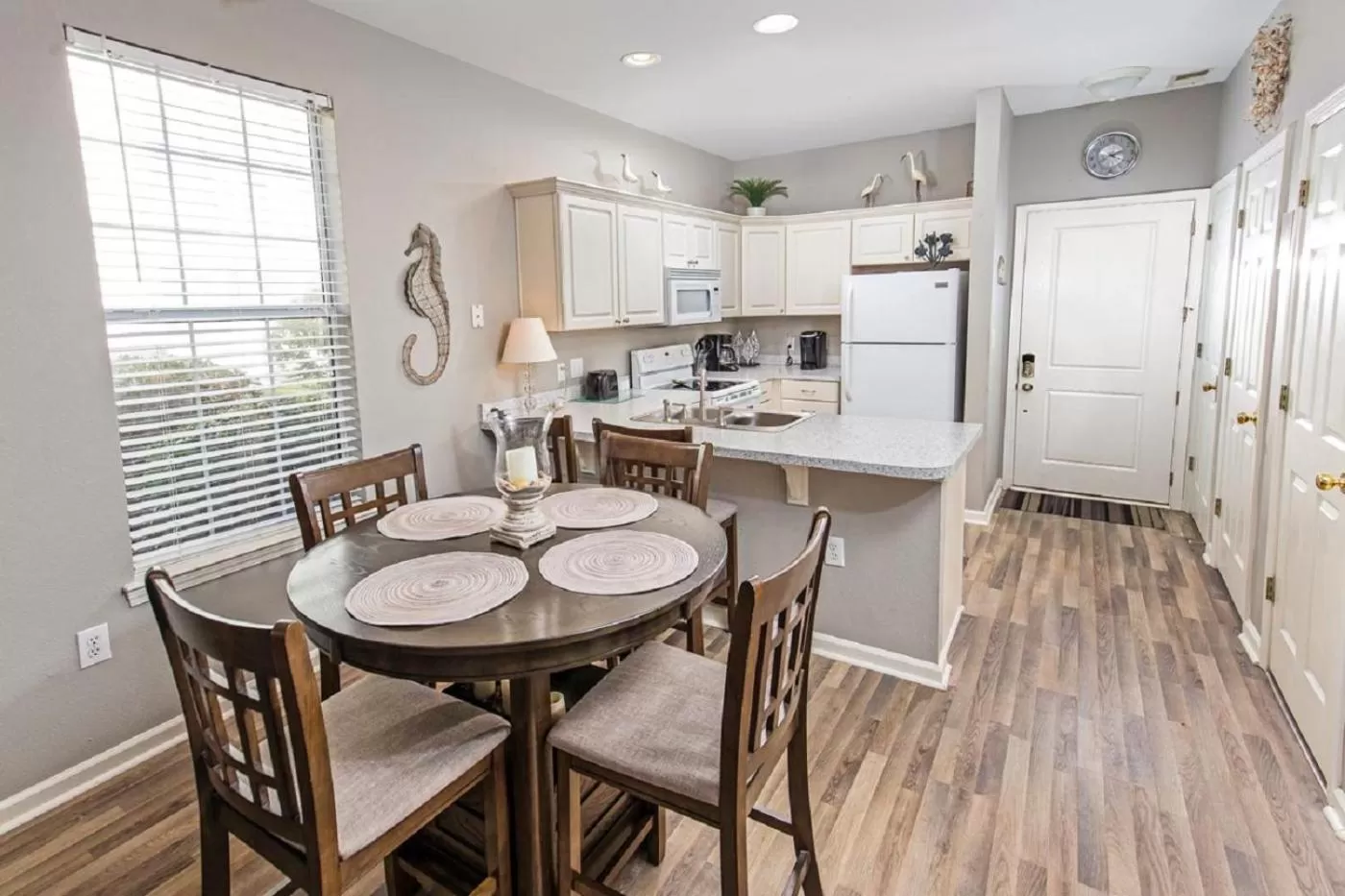Kitchen or kitchenette, Dining Area in River Oaks Golf Resort