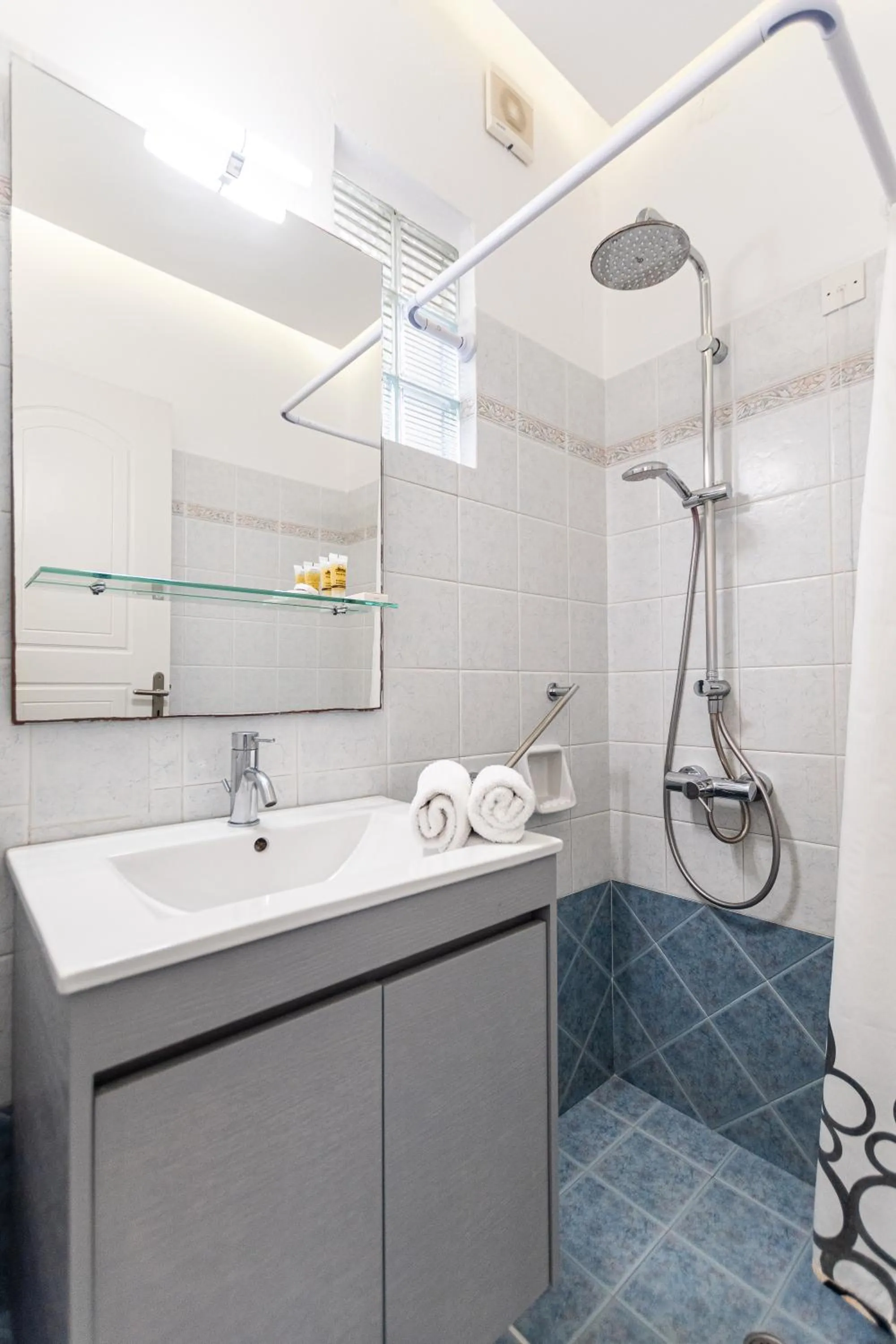 Shower in Hotel Palatia