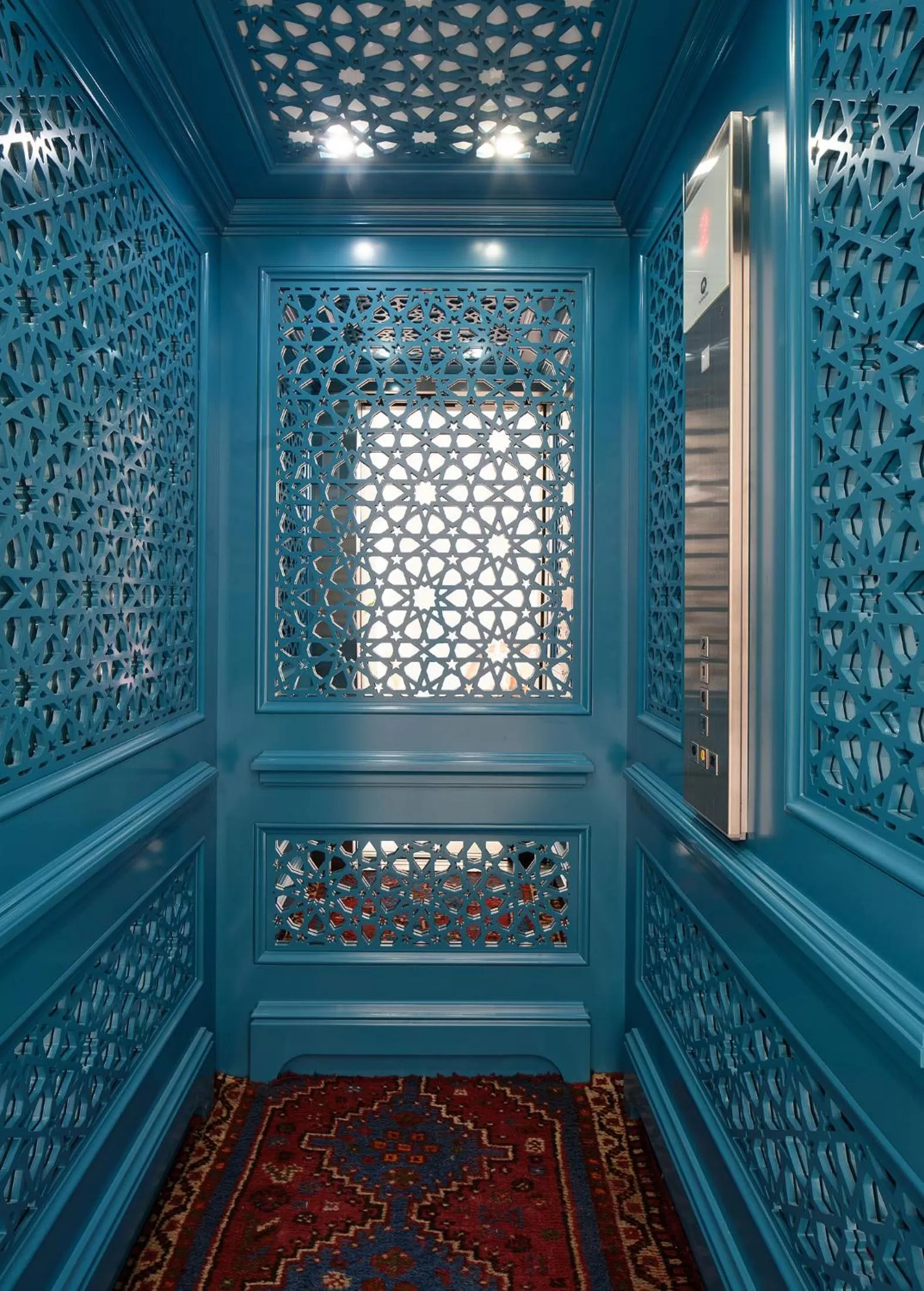 elevator in Hotel Boutique Triana House