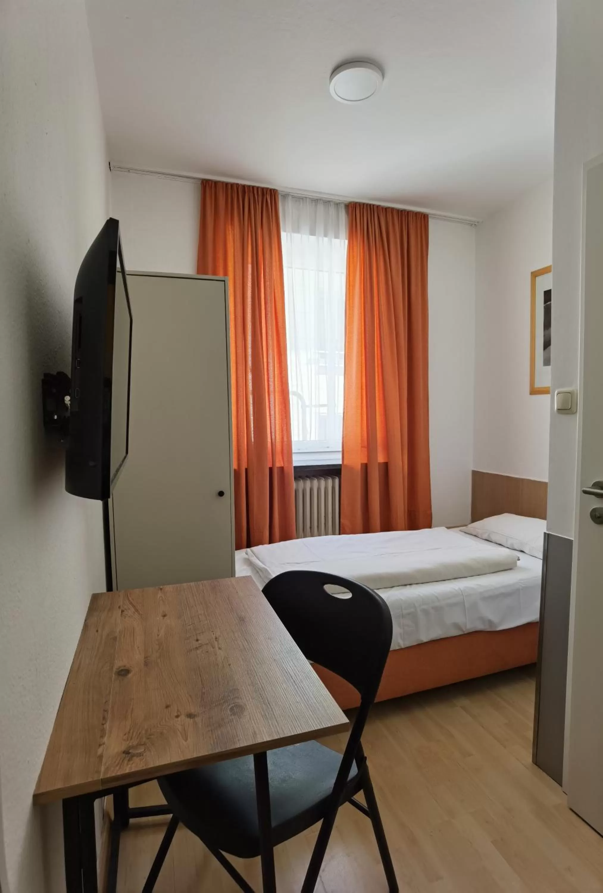 Photo of the whole room, Bed in Hotel Italia