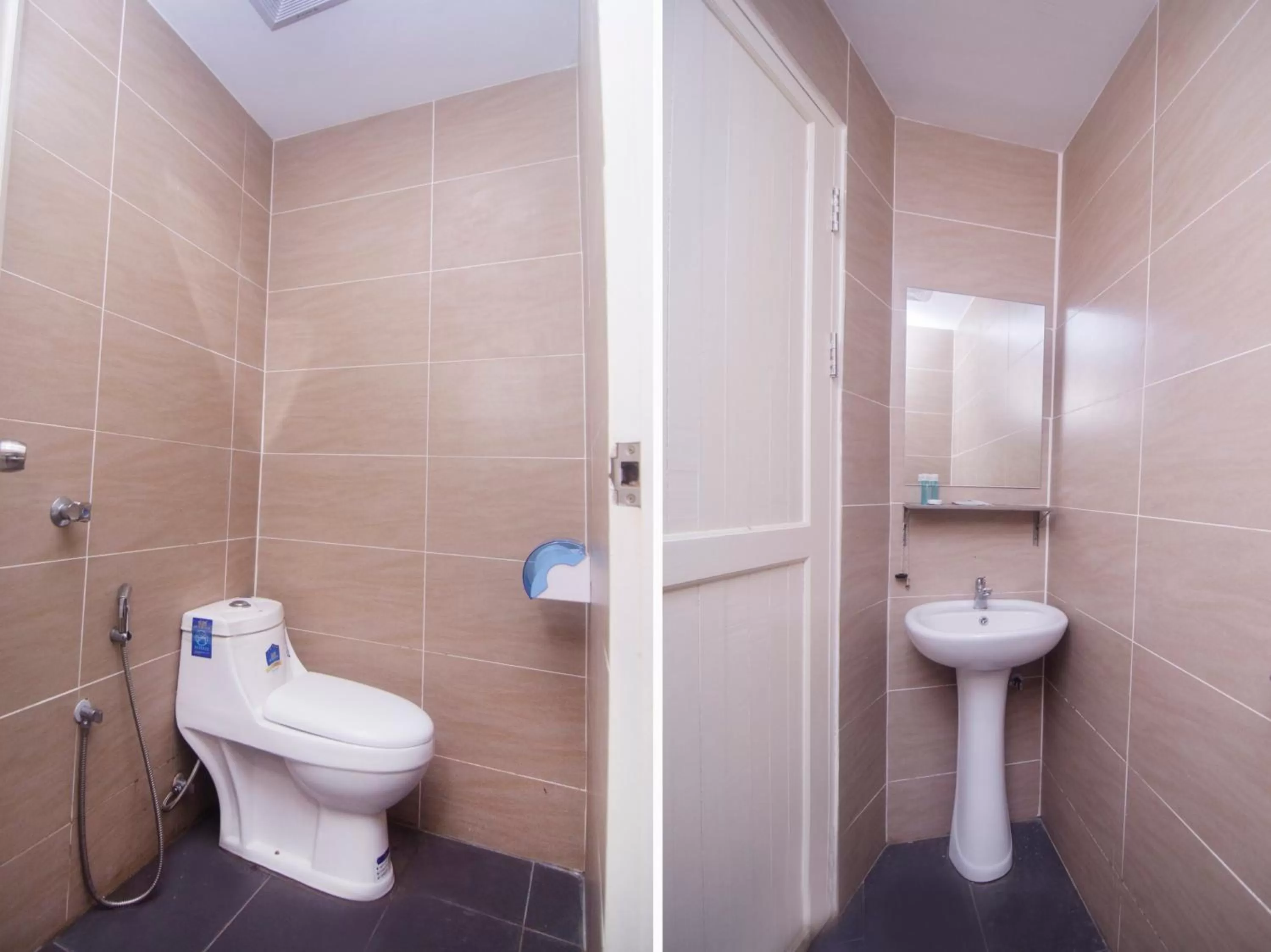 Bathroom in OYO 836 Mandurah Room & Cafe