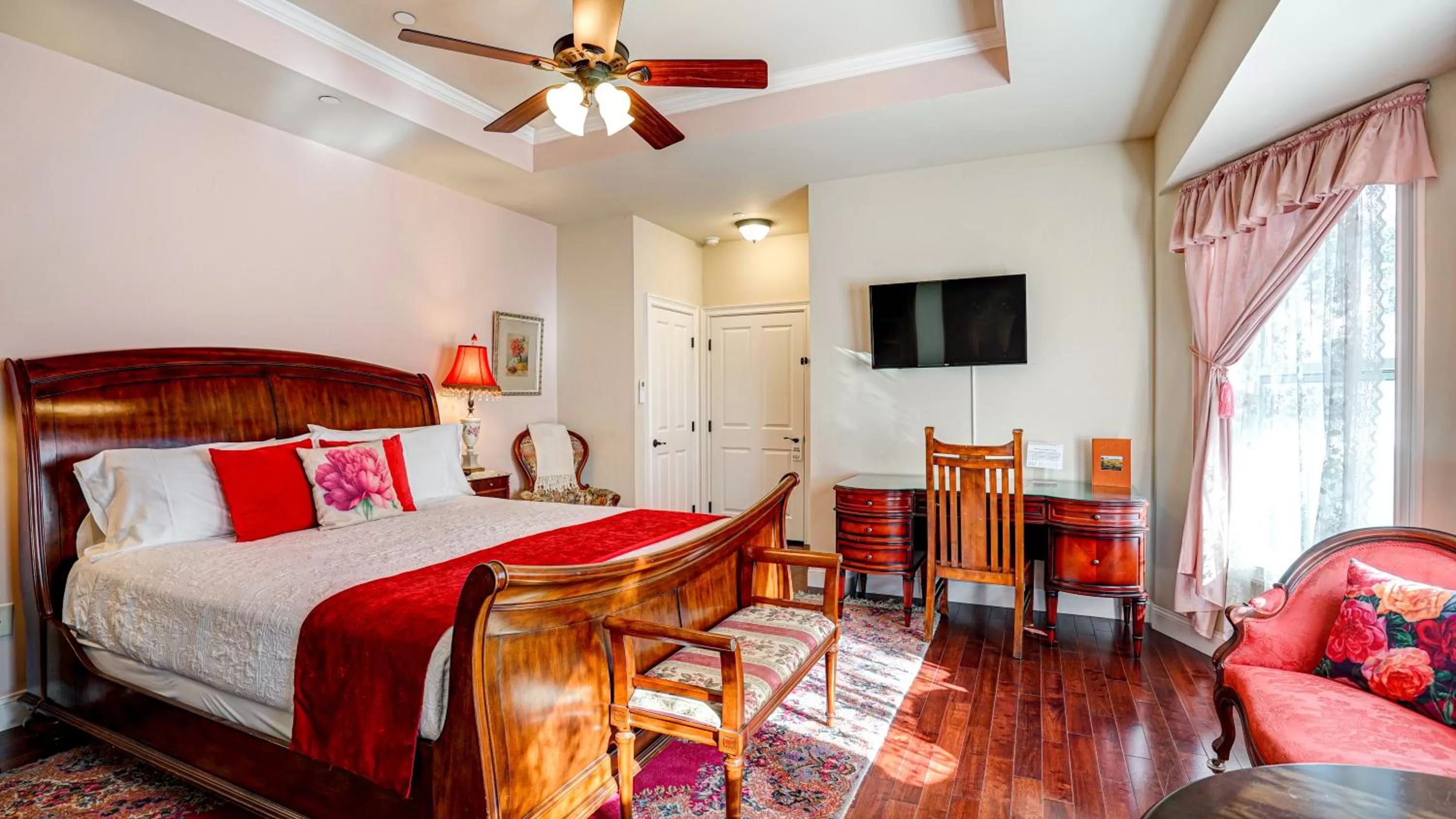 Bed in The River Belle Inn