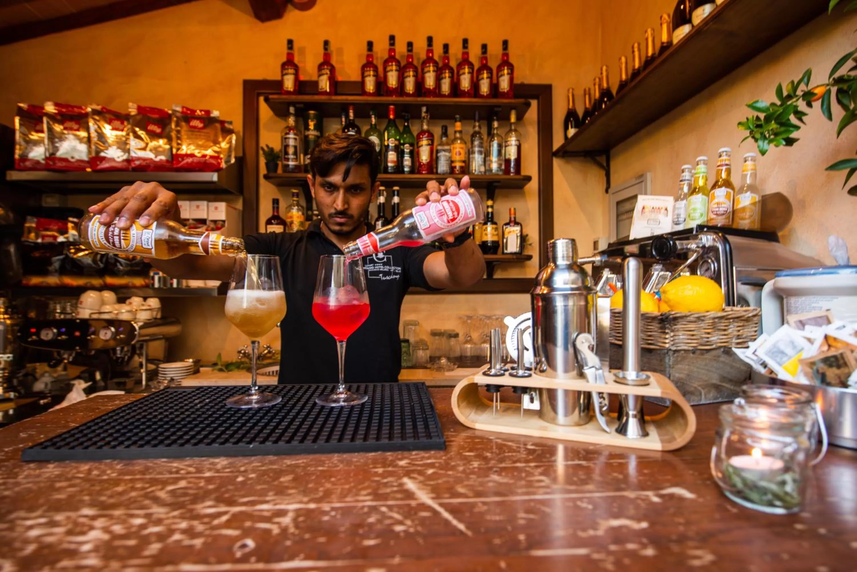 Lounge or bar in PALAZZO DEL CAPITANO Wellness & Relais - Luxury Borgo Capitano Collection