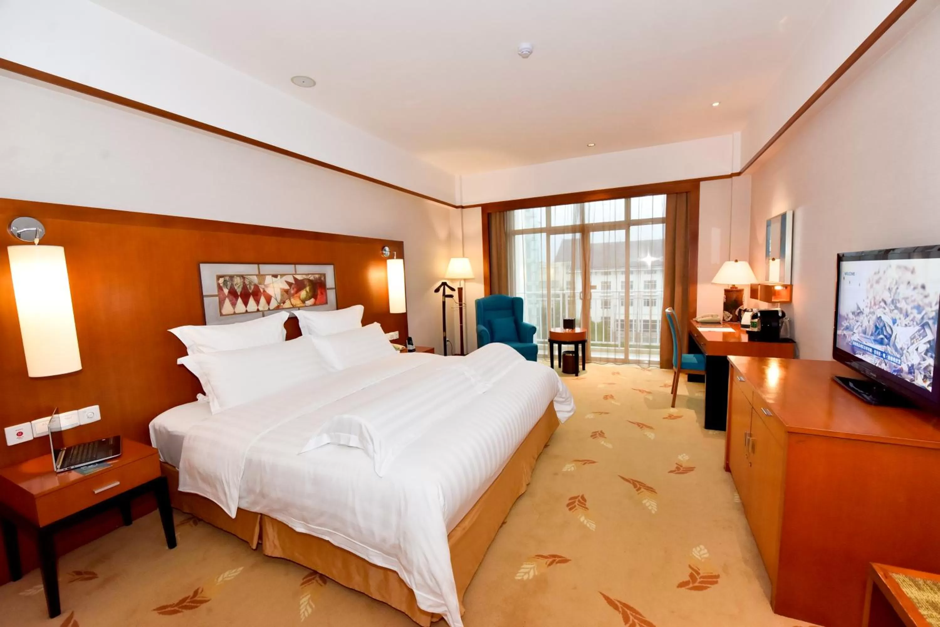 Bedroom, Bed in Pullman Zhangjiajie Hotel