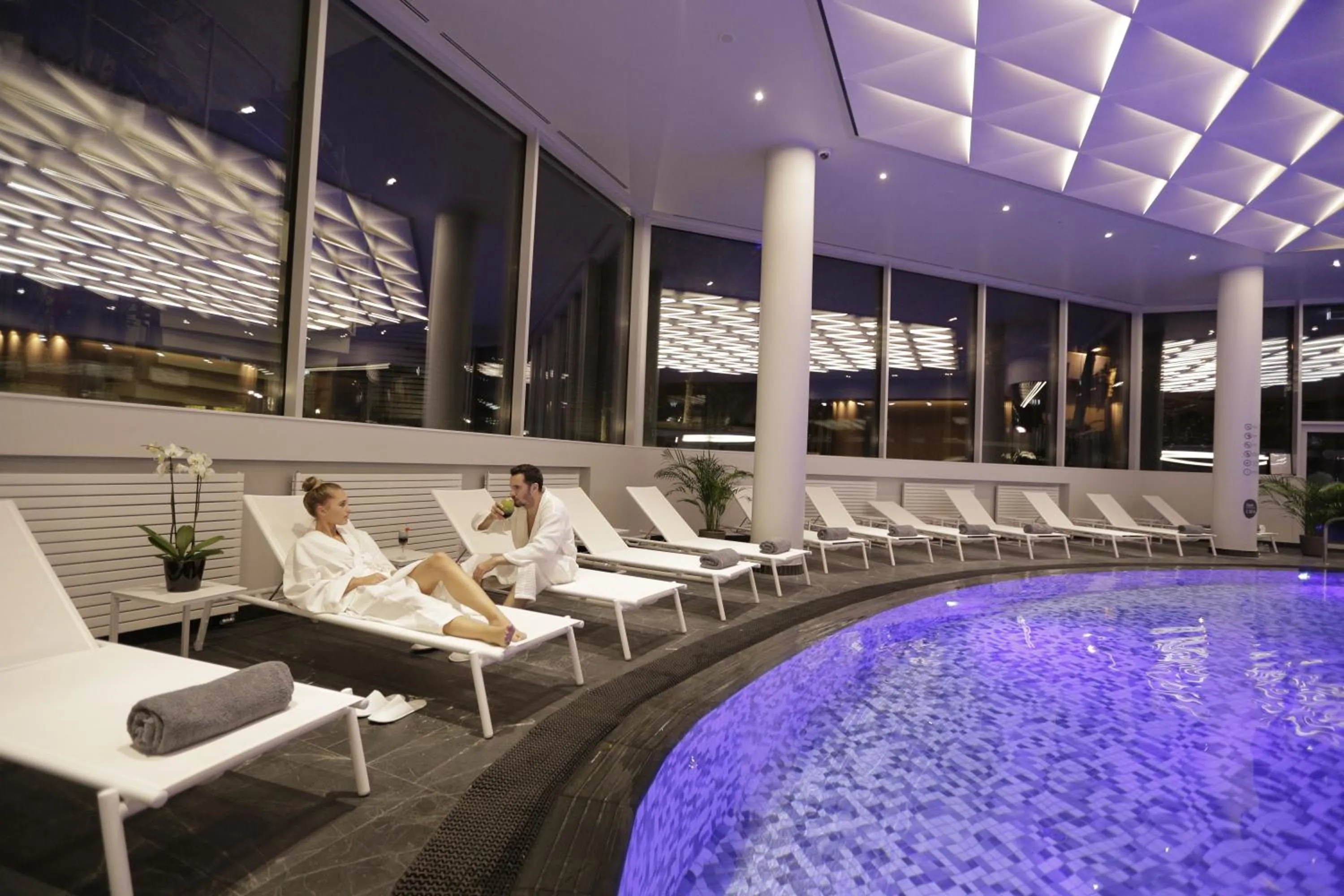 Night in Crowne Plaza Bucharest by IHG