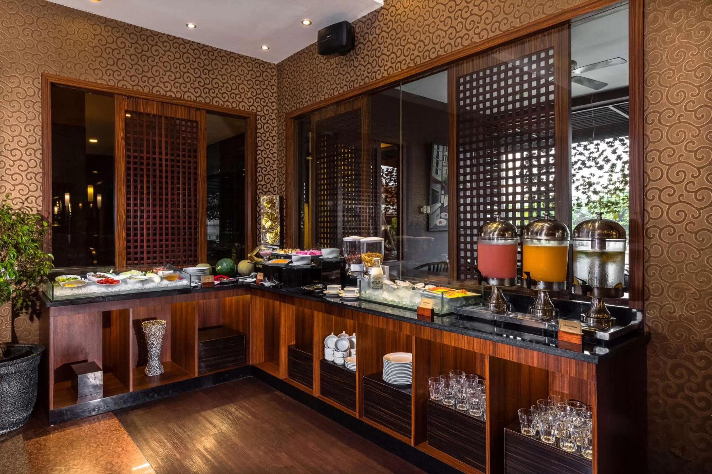 Restaurant/places to eat in Best Western Senayan