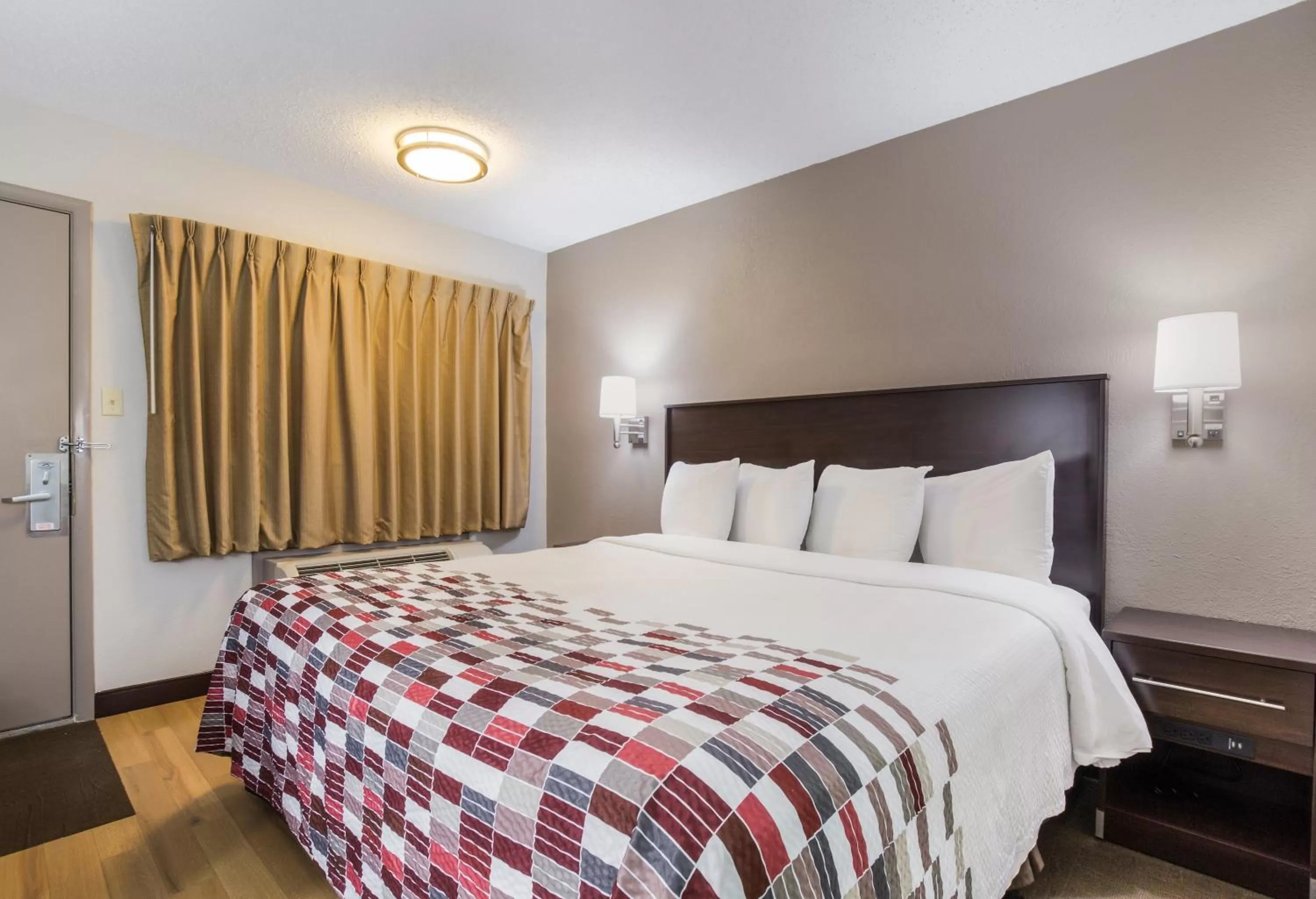 Bedroom, Bed in Red Roof Inn Lexington