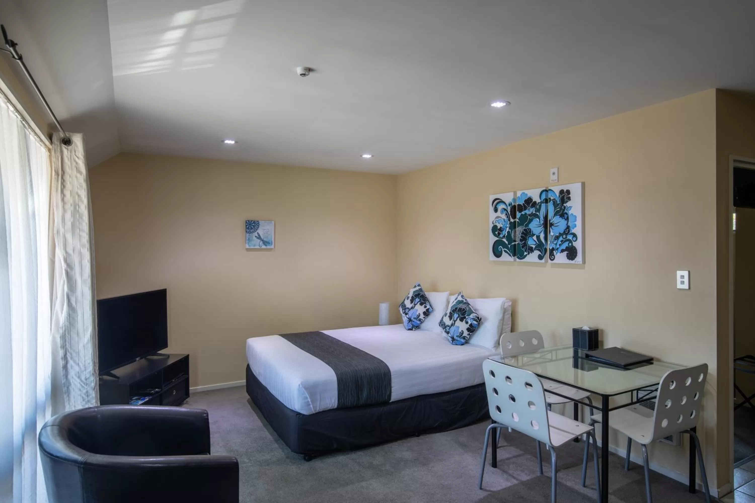 Photo of the whole room, Bed in Abbella Lodge Motel