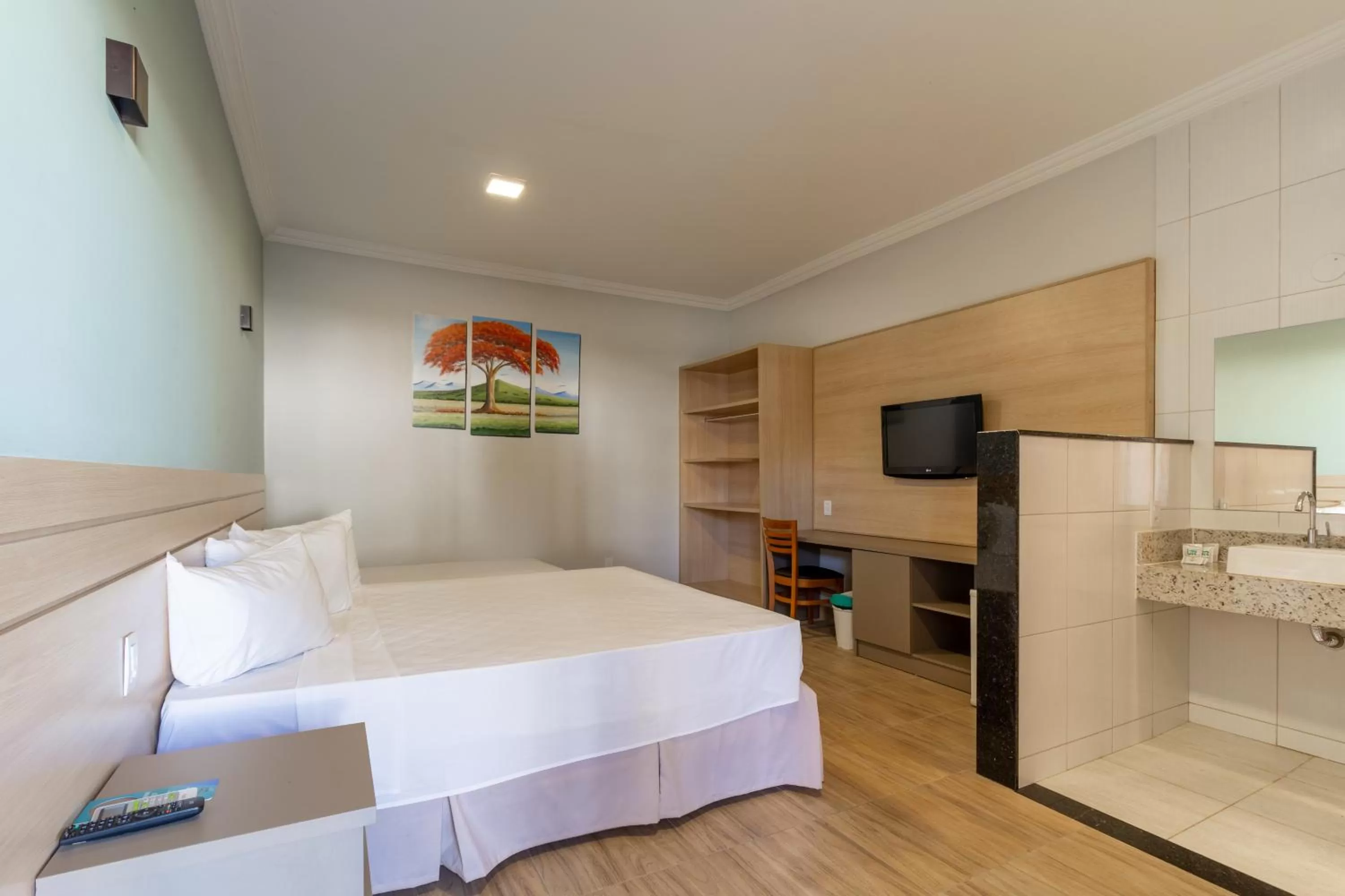 Photo of the whole room, Bed in Porto Mar Hotel