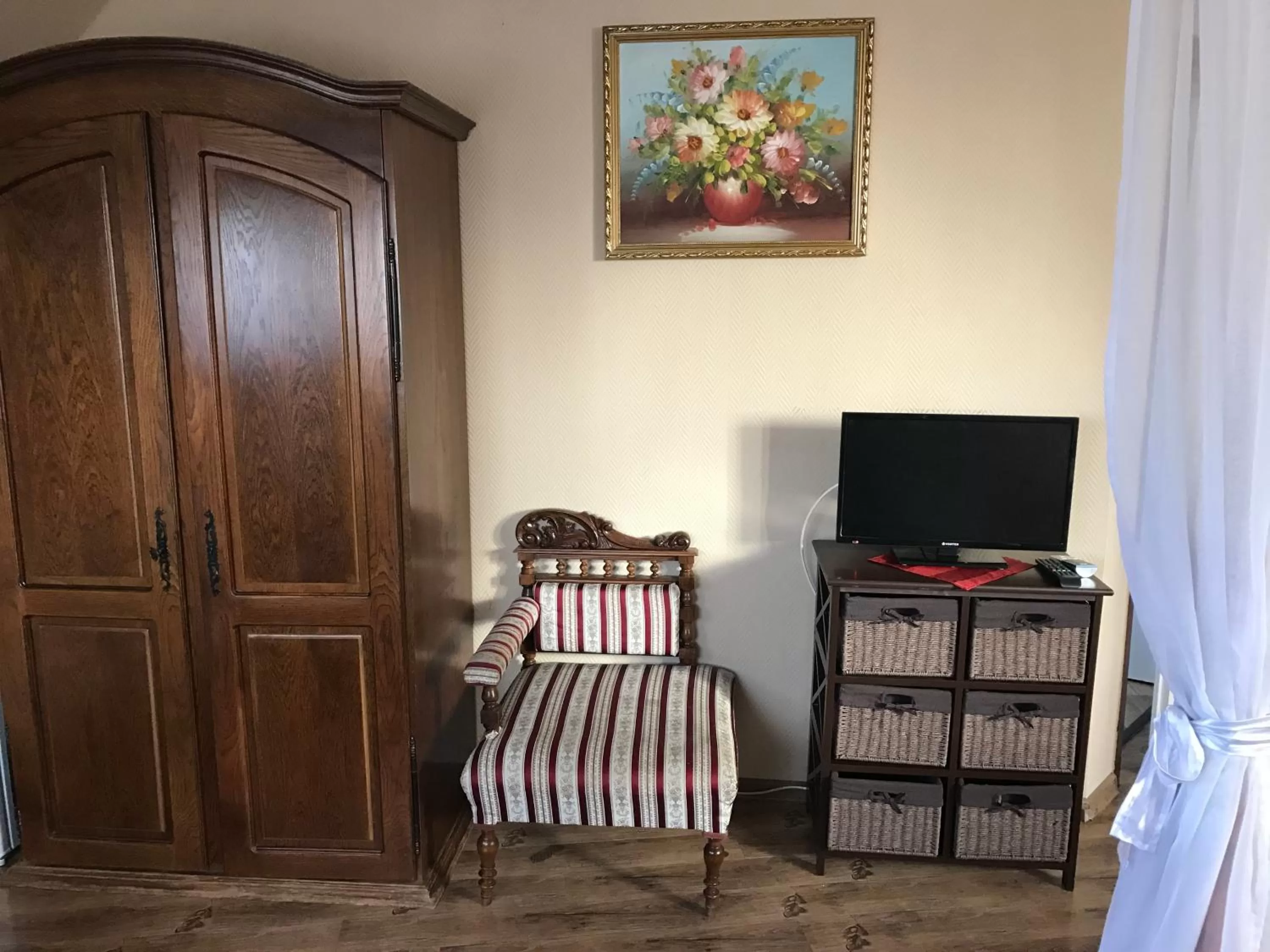 Photo of the whole room, TV/Entertainment Center in Abszolút Hotel és Panzió