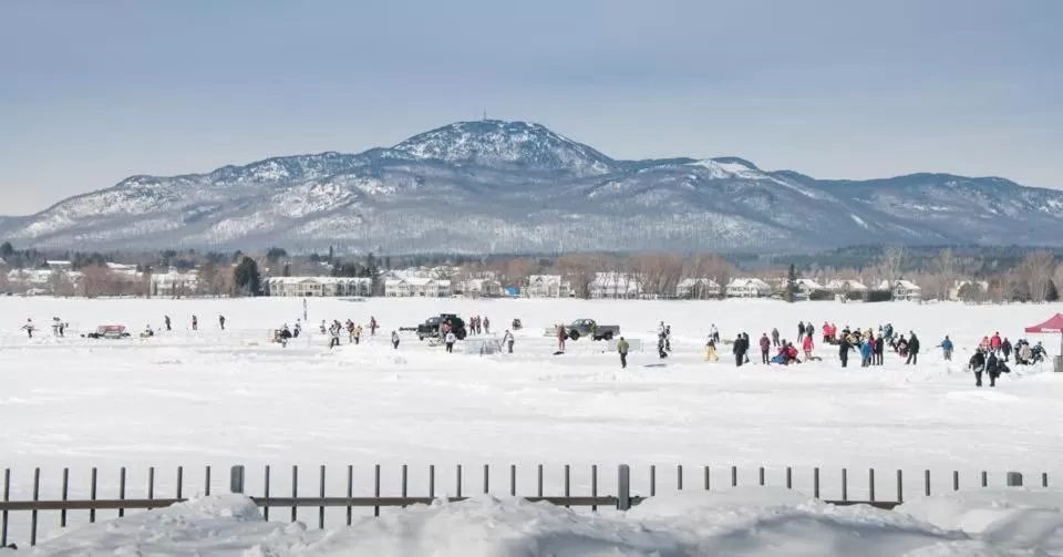 Property building in À Amour et Amitié