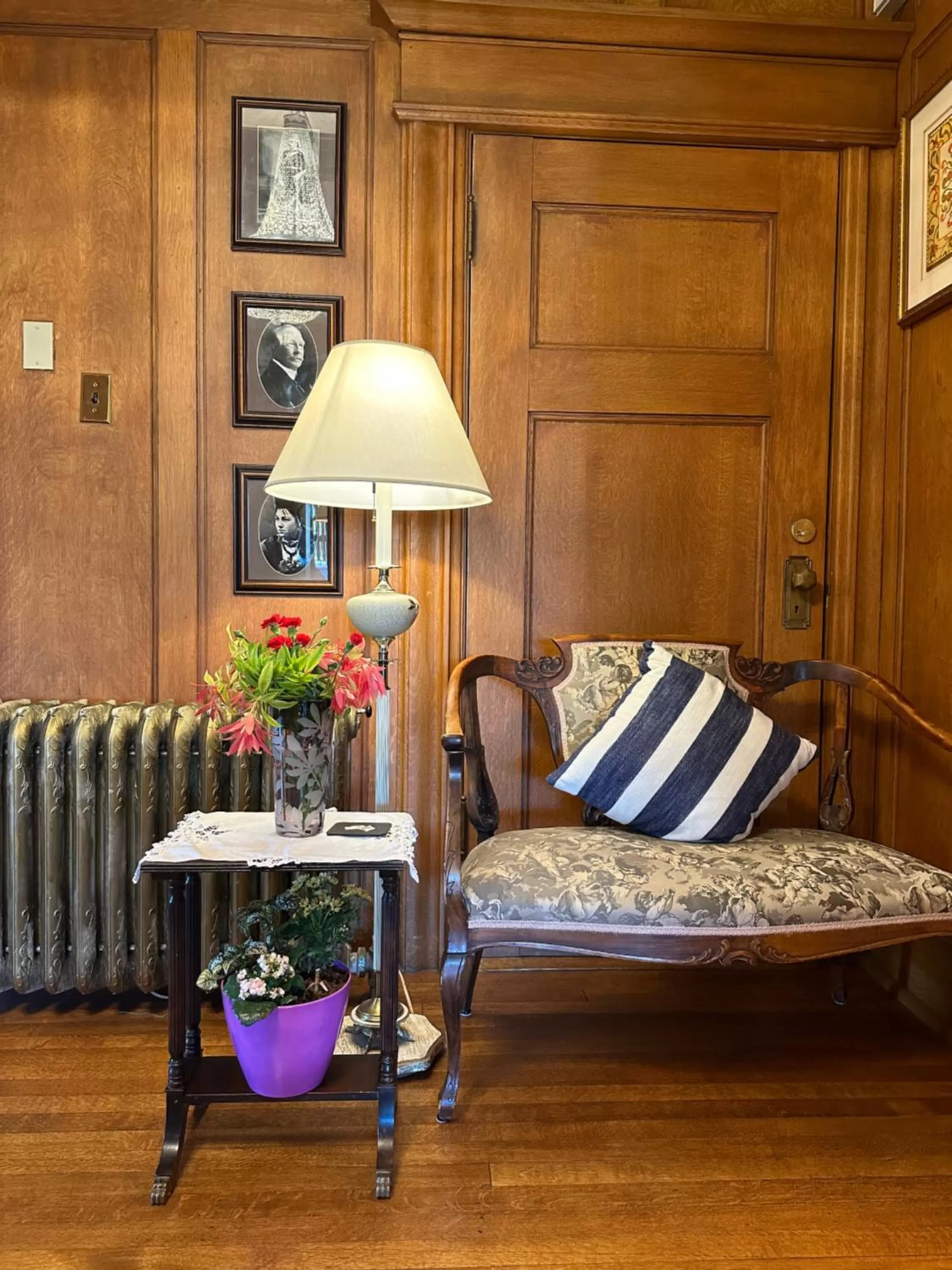 Seating area in Prior Castle Inn