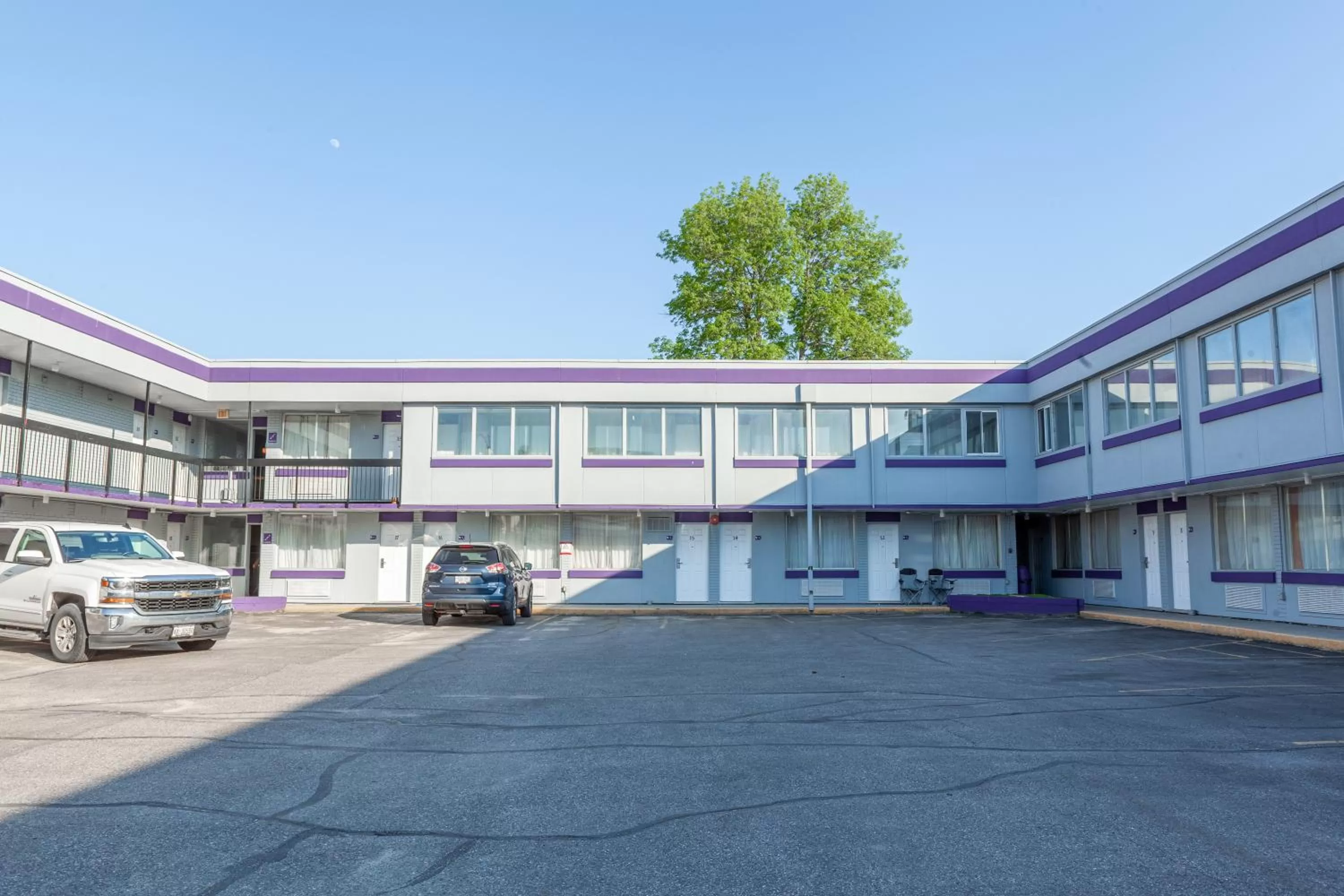 Property building in Knights Inn North Bay