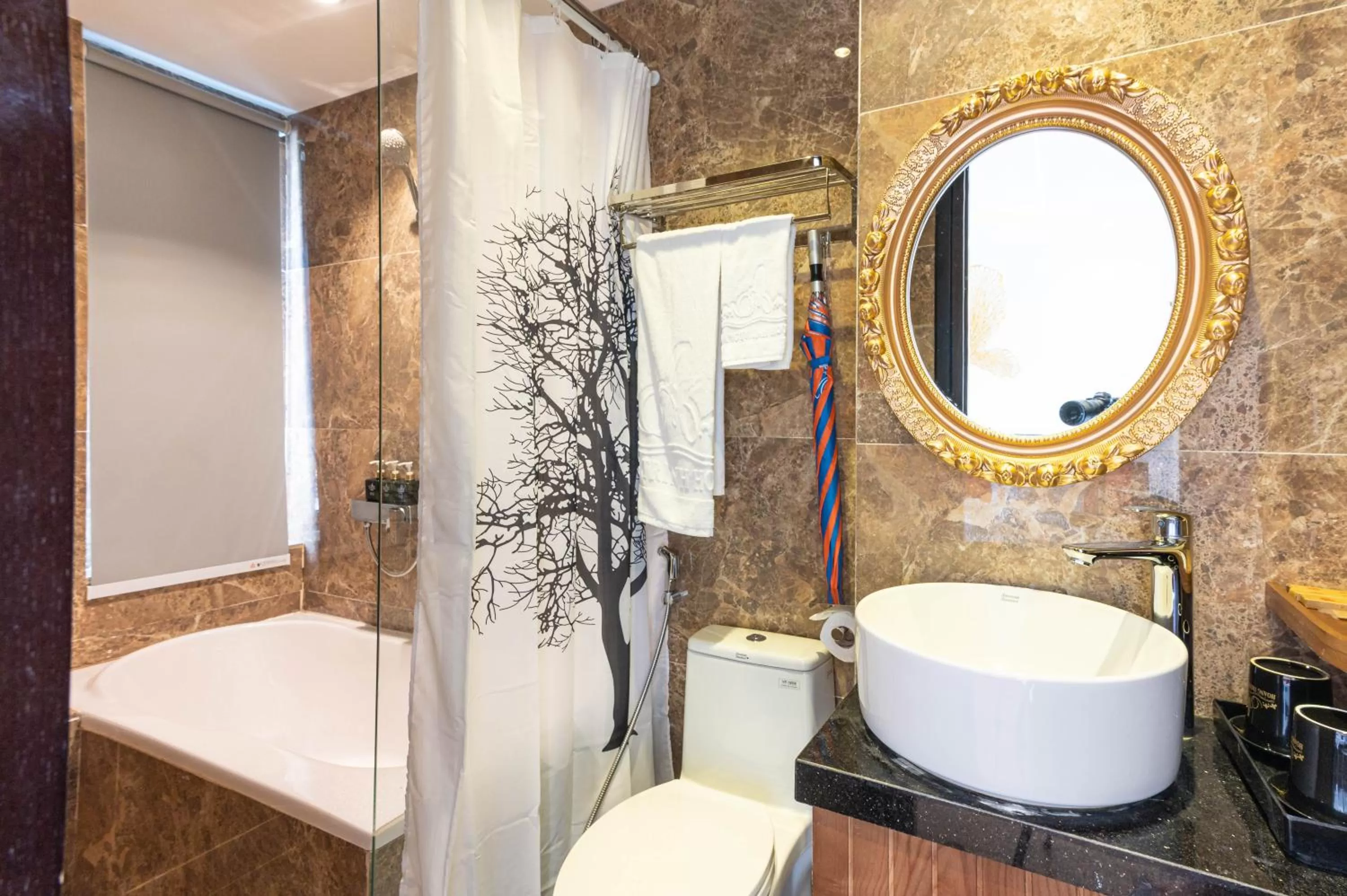 Shower in Hoang Trinh Hotel