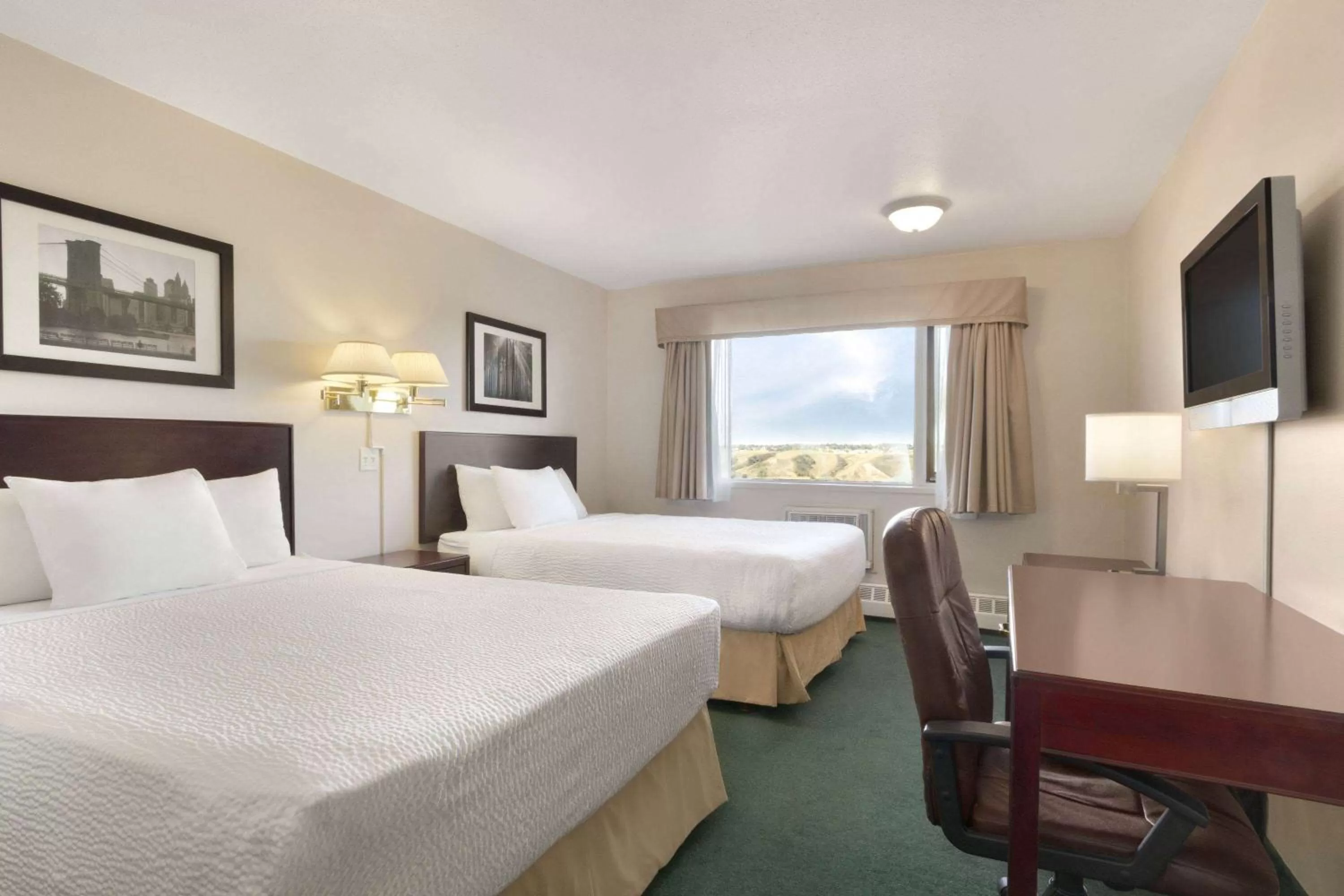 Photo of the whole room, Bed in Days Inn by Wyndham Lethbridge