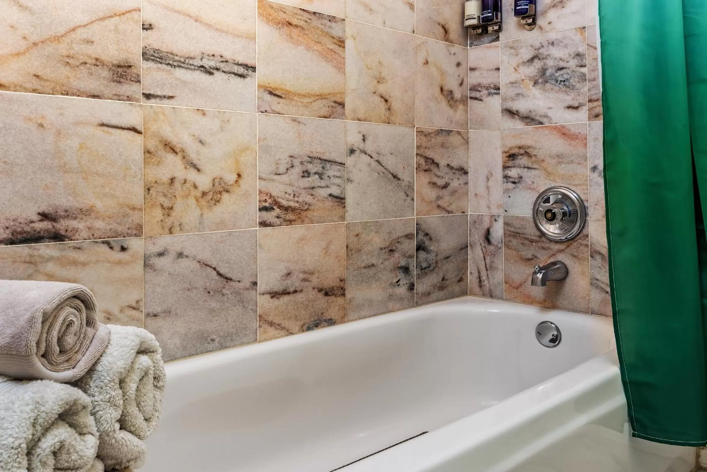 Bath in Sheridan House Inn- Adult Only Accommodation