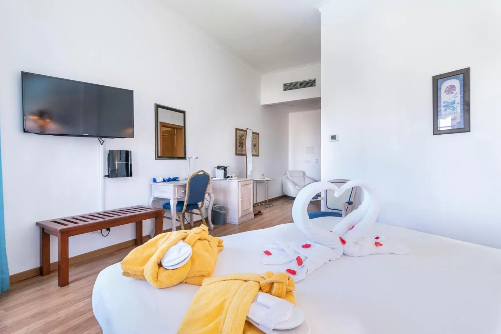 Bedroom, Bed in Hotel Dom Vasco