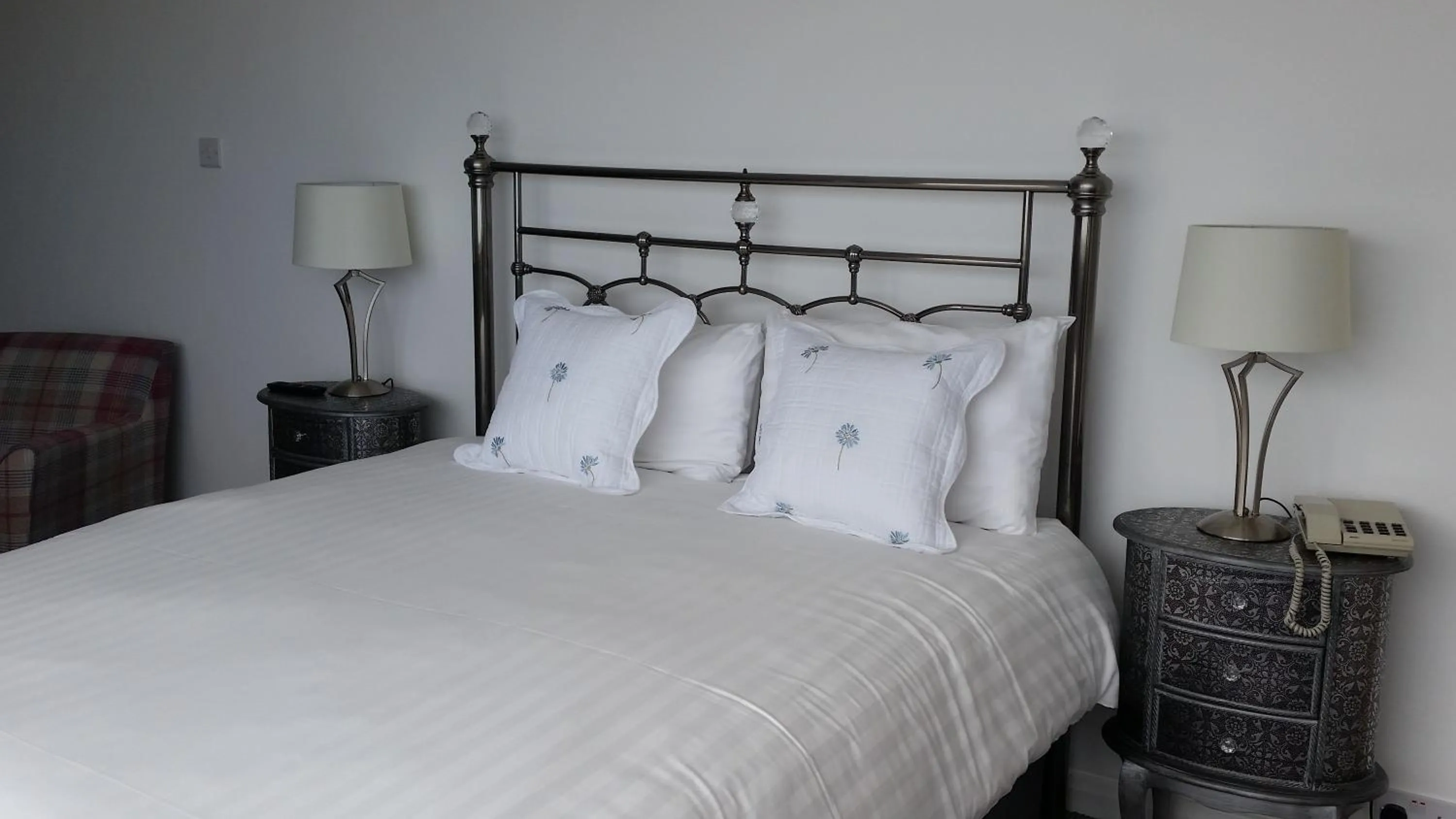 Bedroom, Bed in Halfway House Hotel