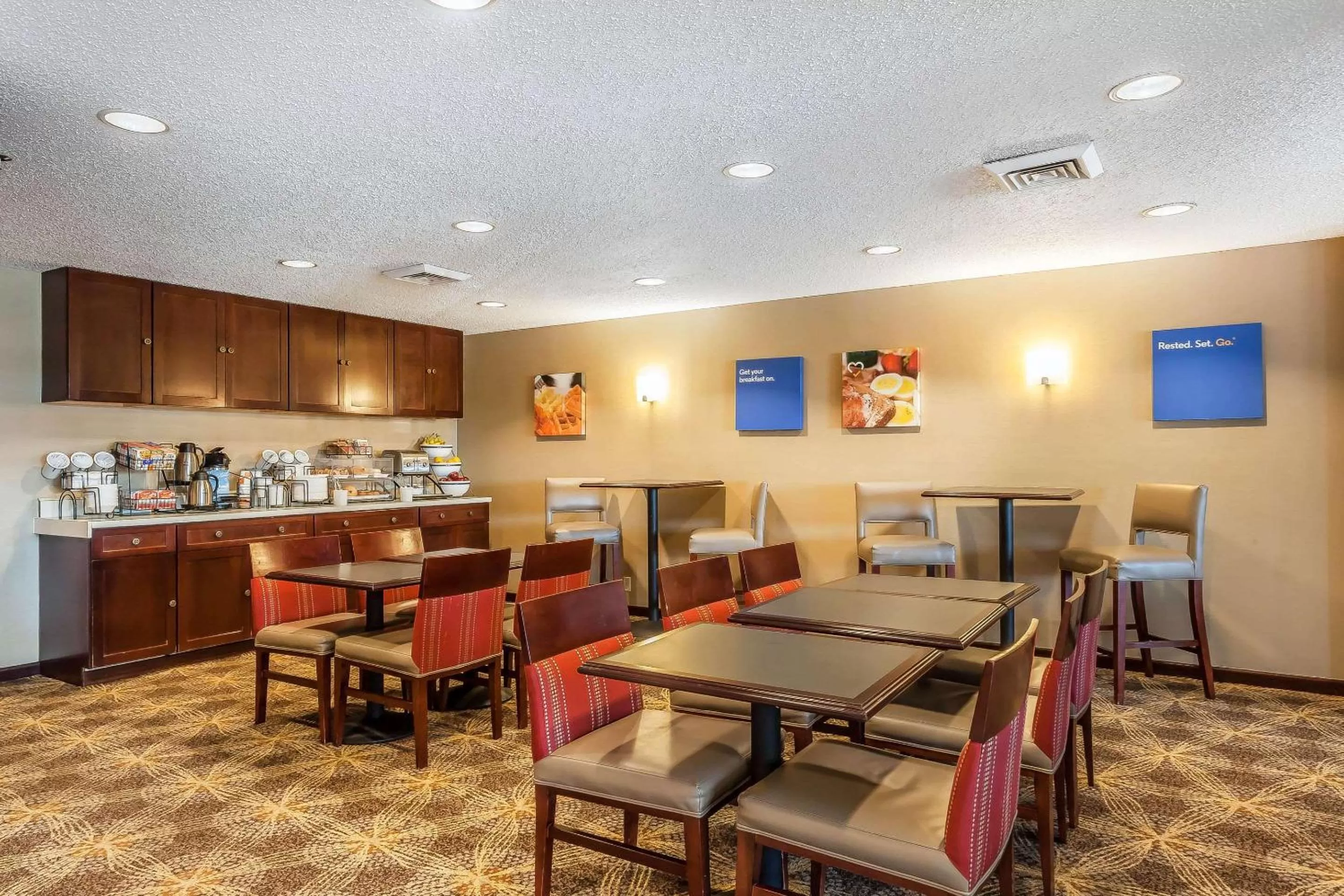 Restaurant/places to eat in Comfort Inn - Hall of Fame