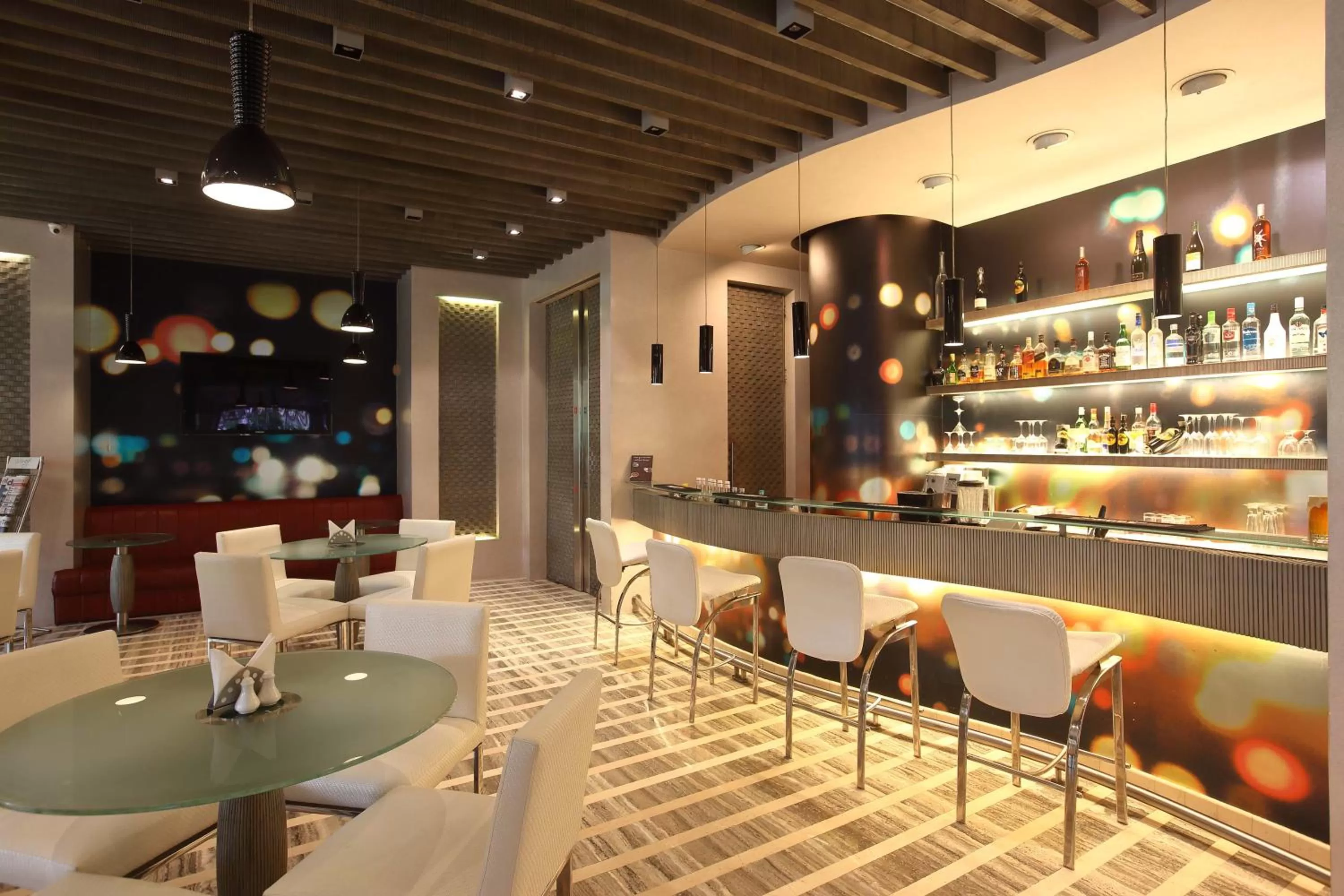 Lounge or bar in Mirage Hotel, Mumbai International Airport