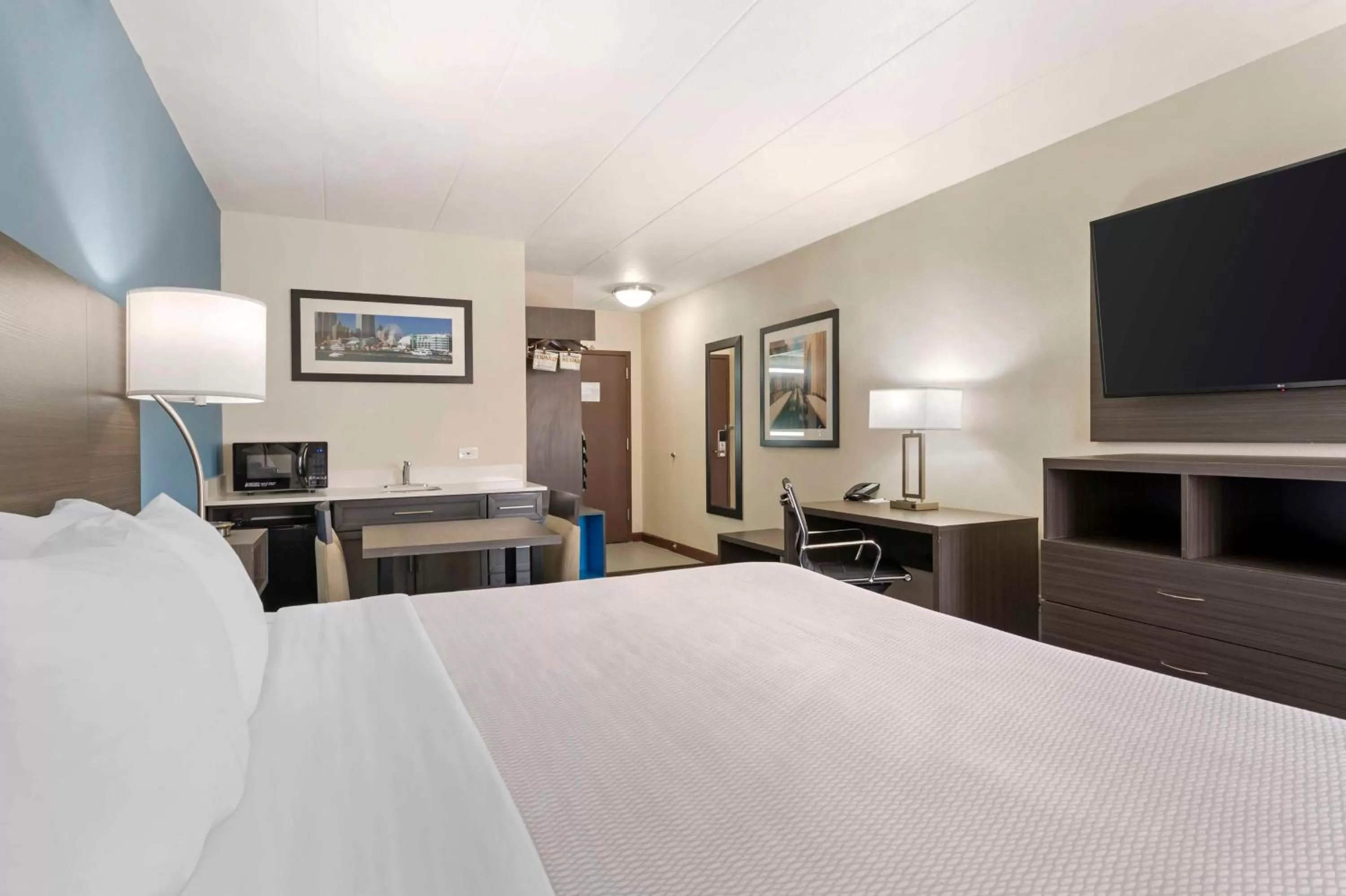 Bedroom, Bed in Best Western Plus South Holland Chicago Southland