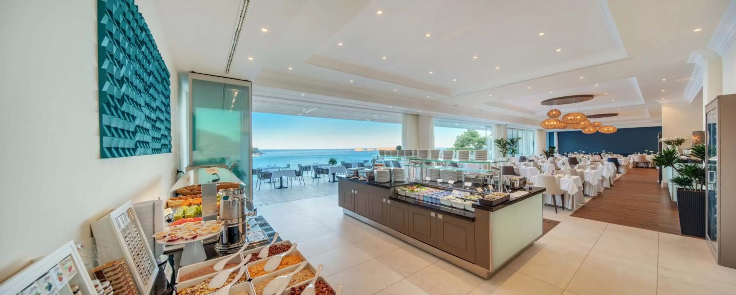 Restaurant/places to eat in Hotel More