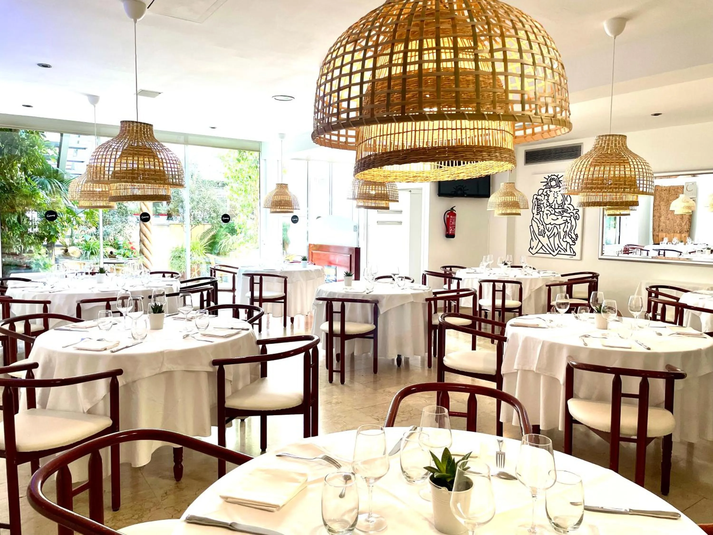 Restaurant/places to eat in Hotel Calasanz