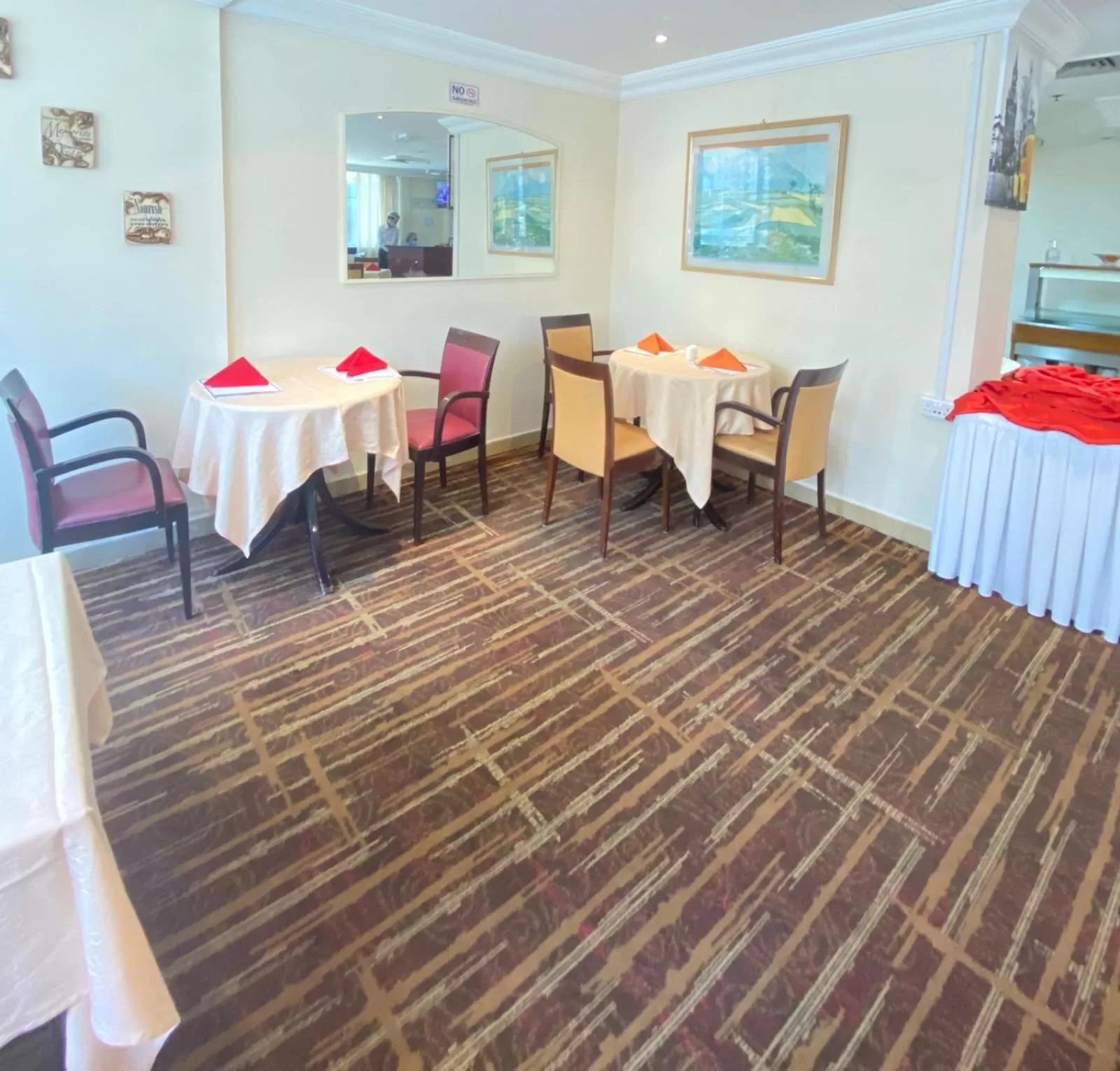 Restaurant/places to eat in Al Diar Mina Hotel