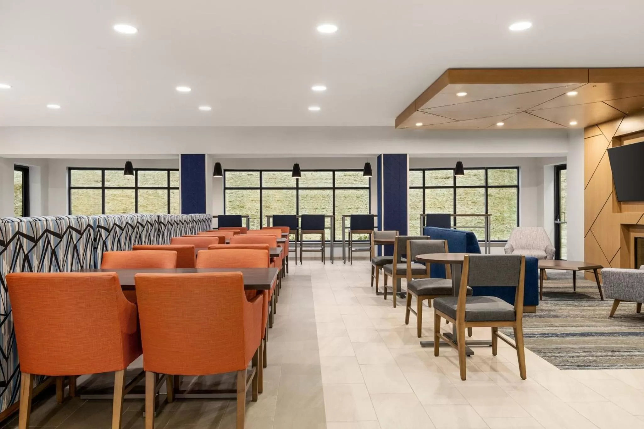 Breakfast in Holiday Inn Express & Suites East Greenbush Albany-Skyline by IHG