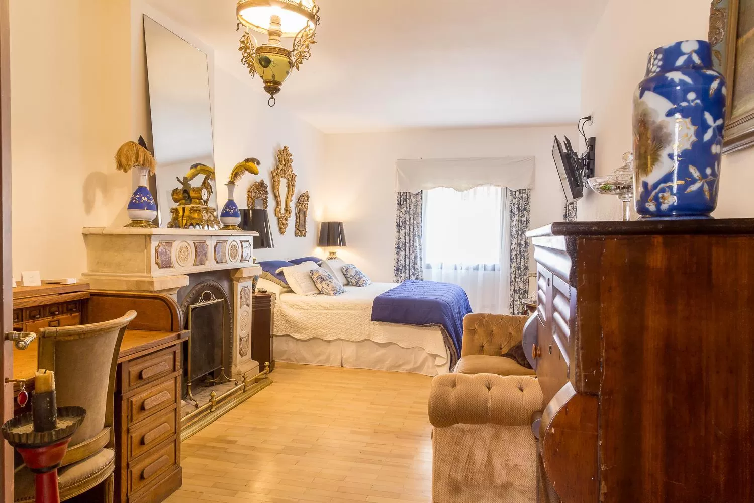 Living room in Virreinato Hotel Boutique