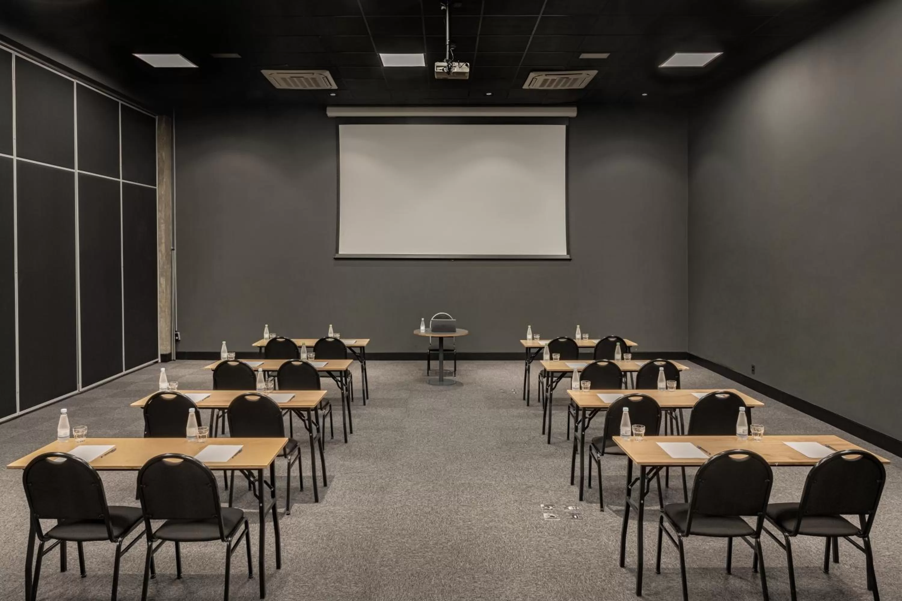 Meeting/conference room in Intercity Canoas
