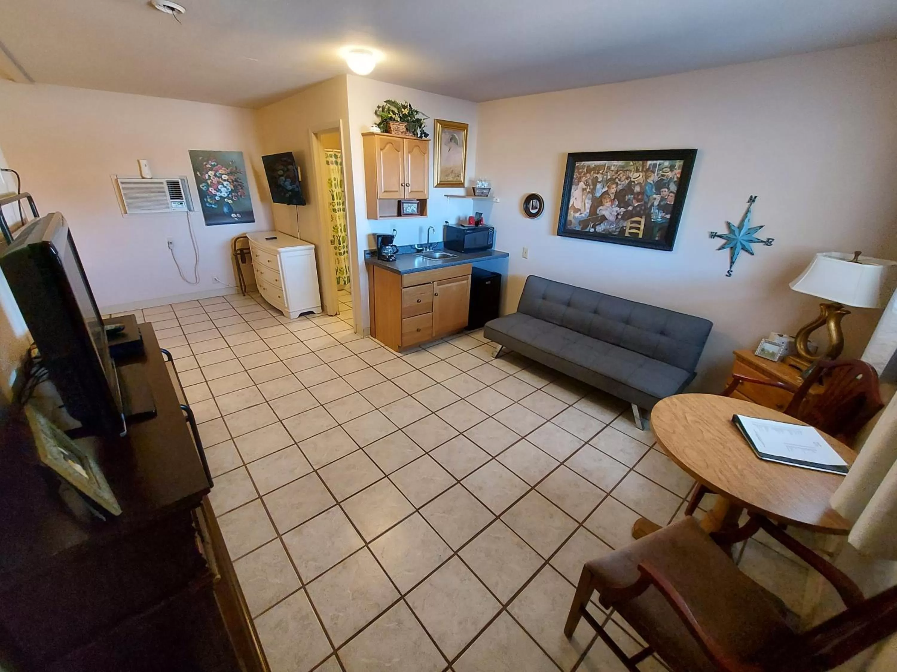 TV and multimedia in Cactus Inn