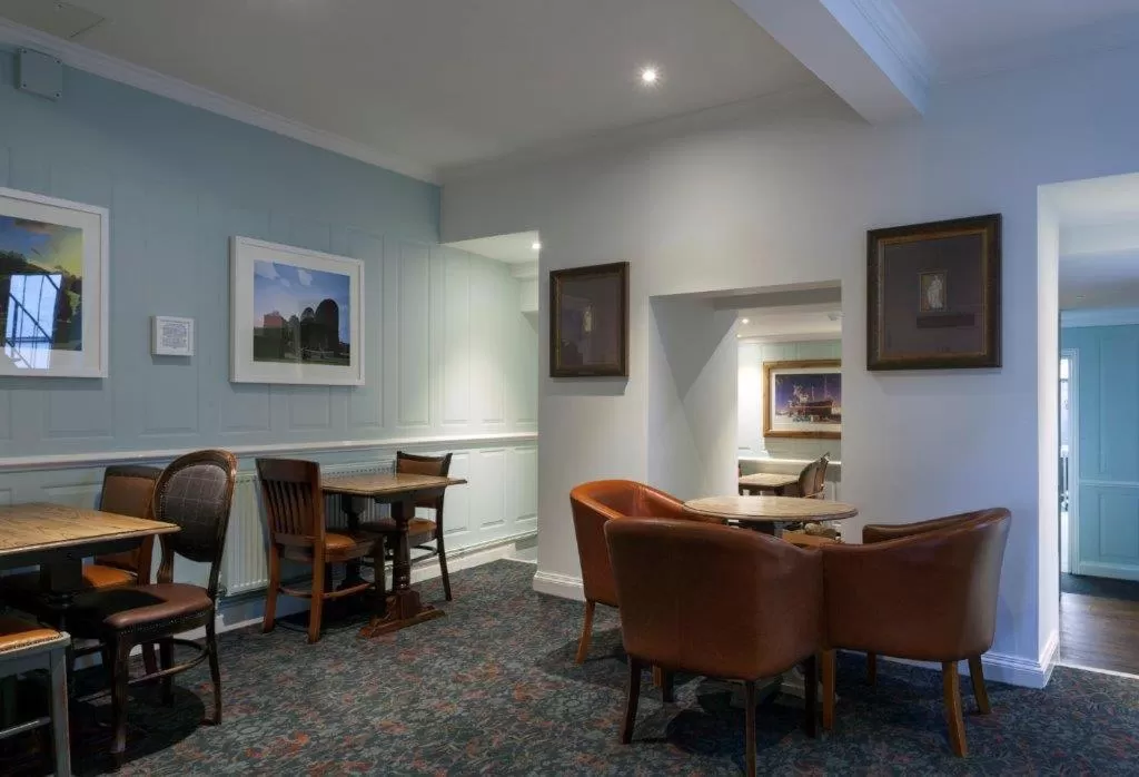 Restaurant/places to eat, Seating Area in The Greyhound Wetherspoon