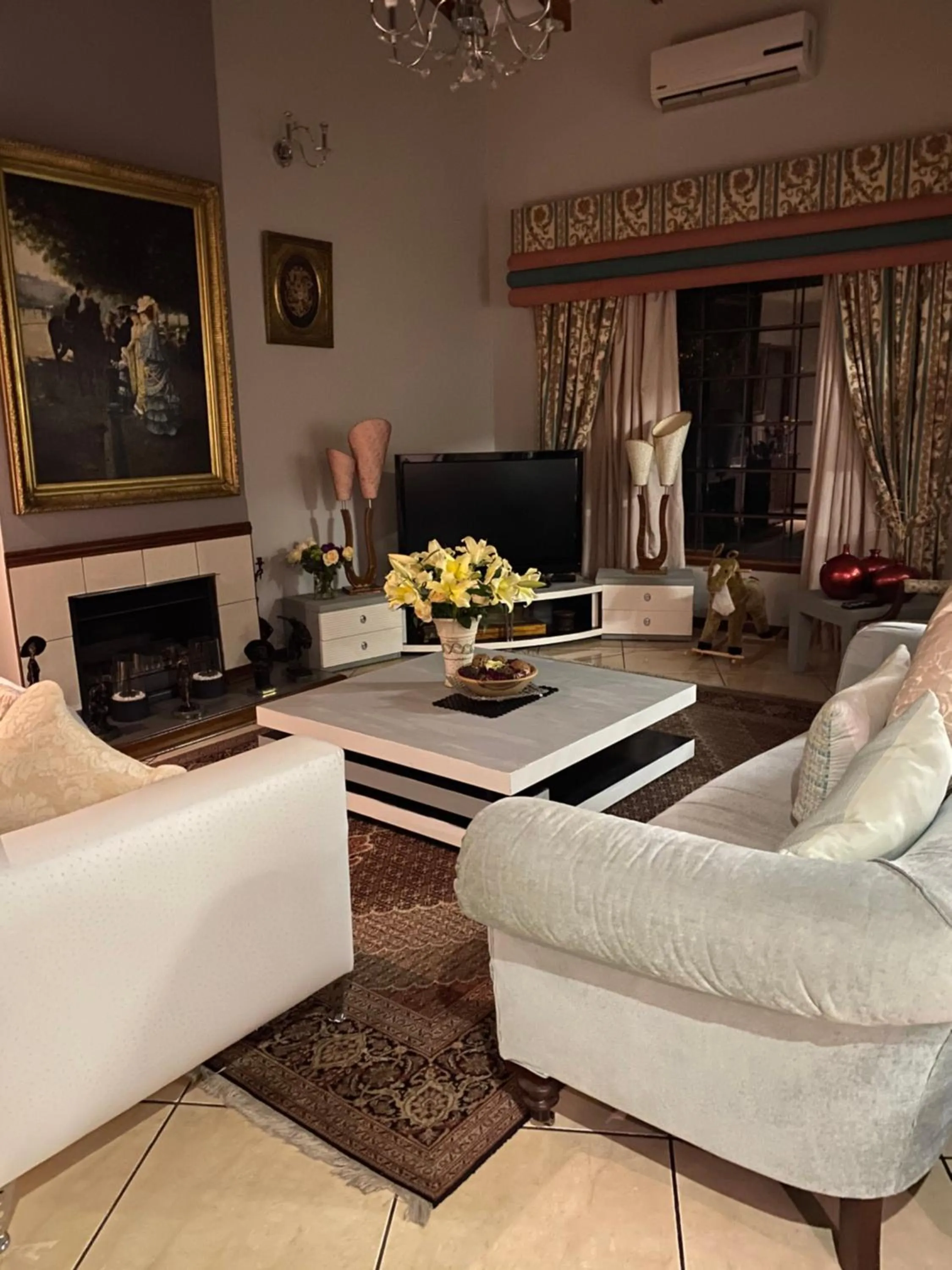 Living room in Marion Lodge