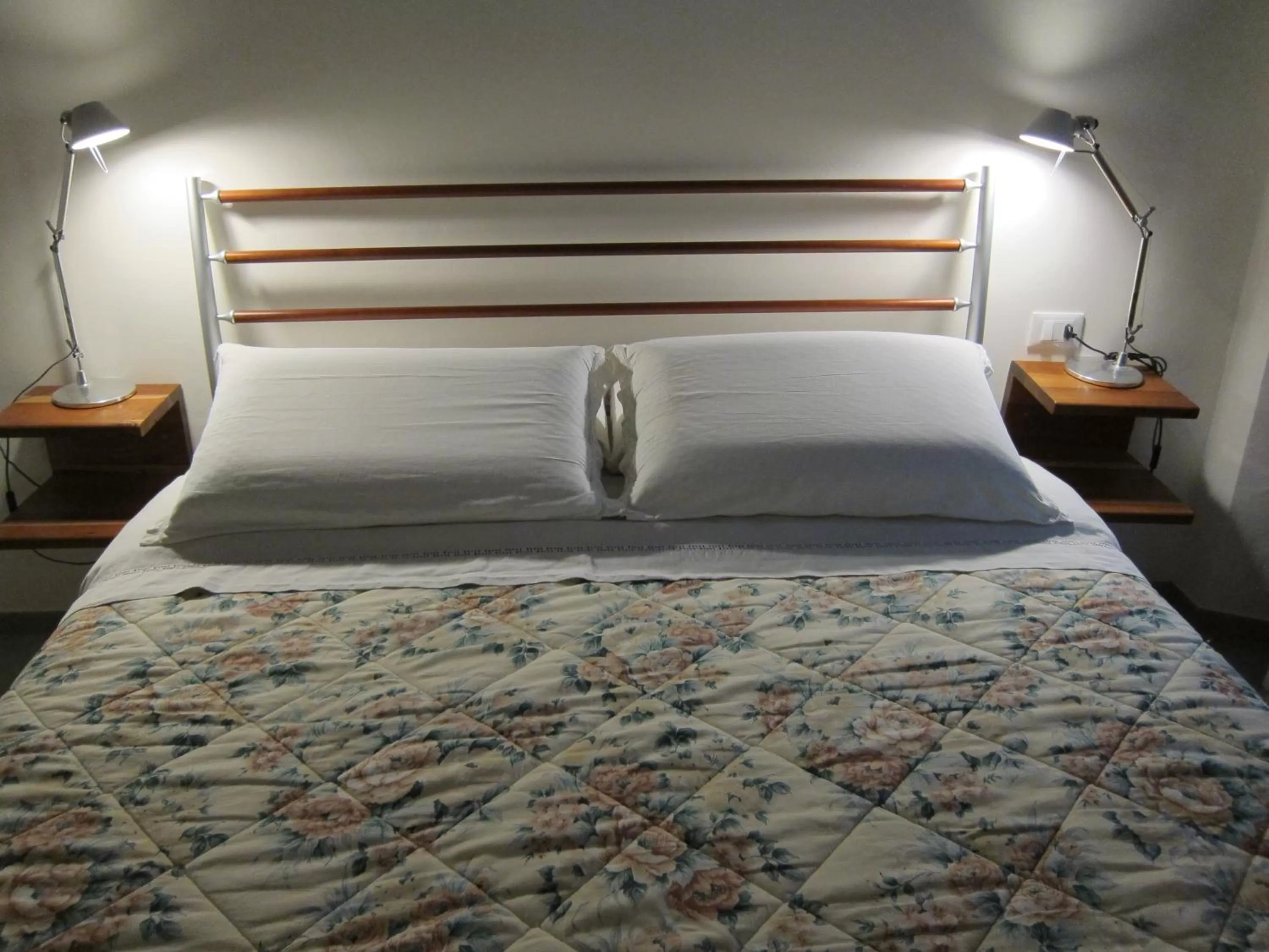 Double Room with Private Bathroom in A casa di Enrico e LuzMe