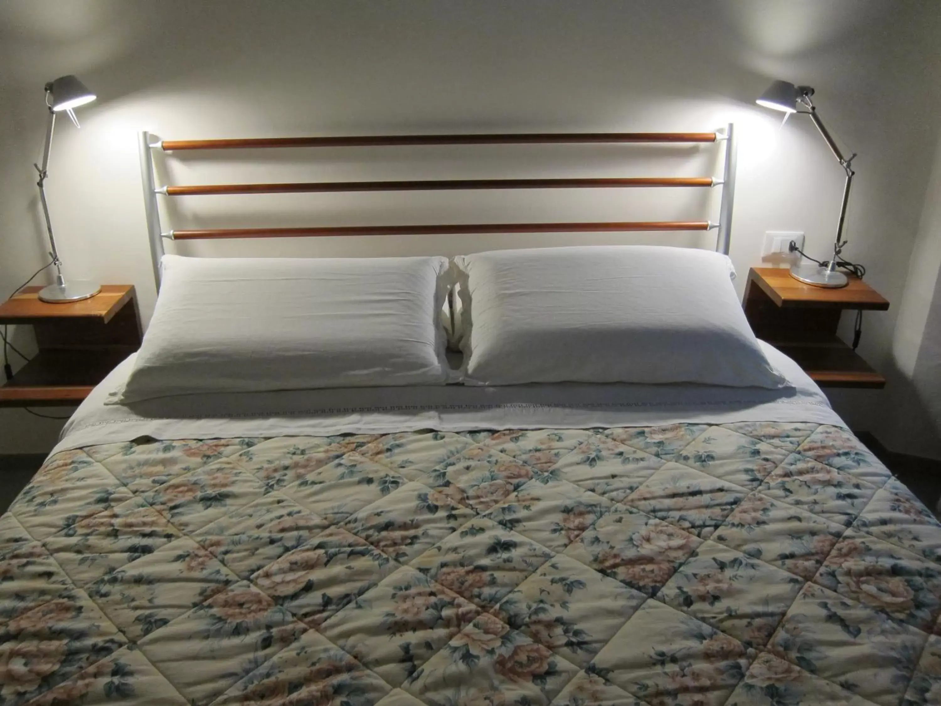 Double Room with Private Bathroom in A casa di Enrico e LuzMe Double Room with Private Bathroom in A casa di Enrico e LuzMe