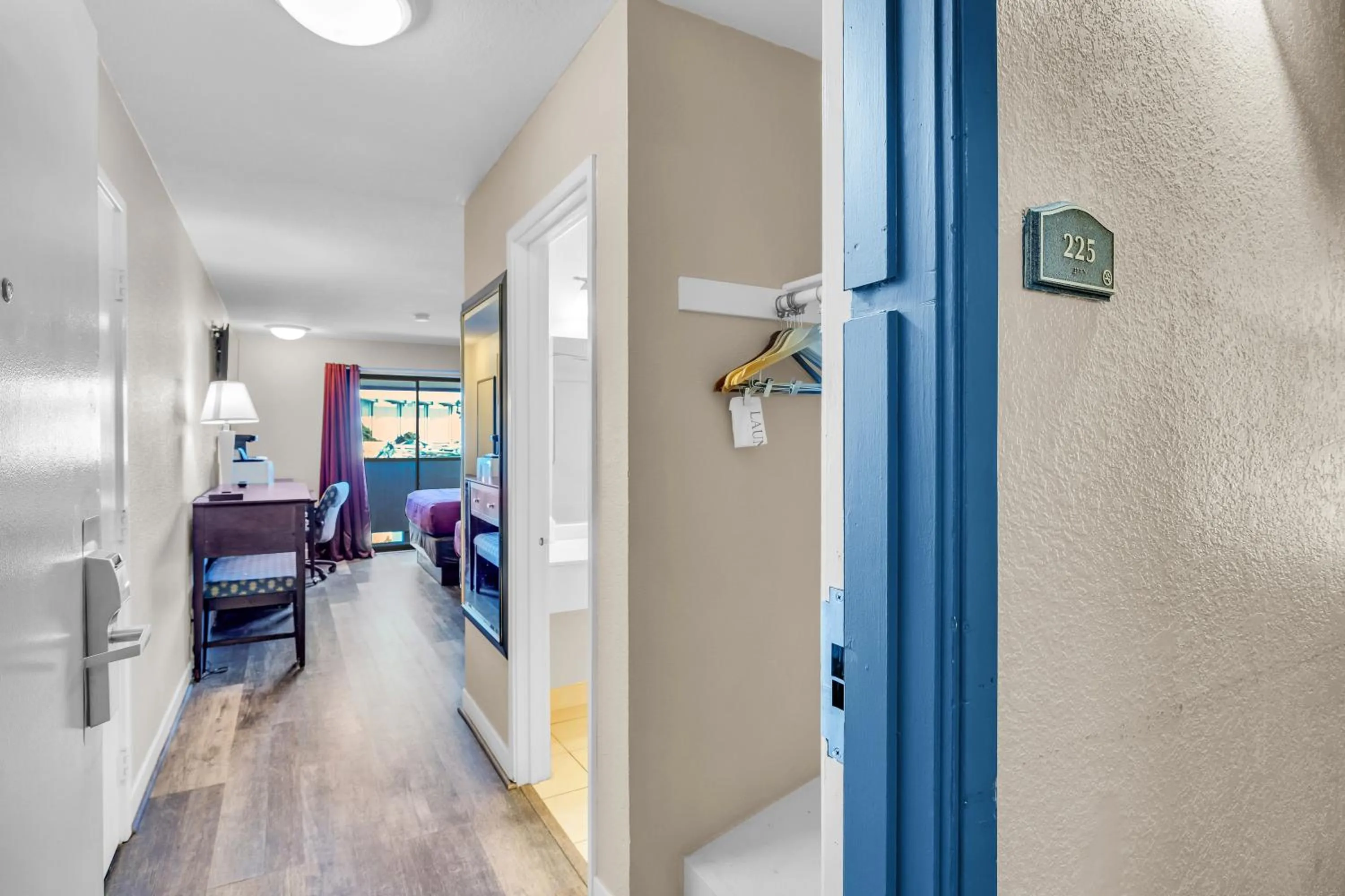 Bed in Bay Breeze Inn