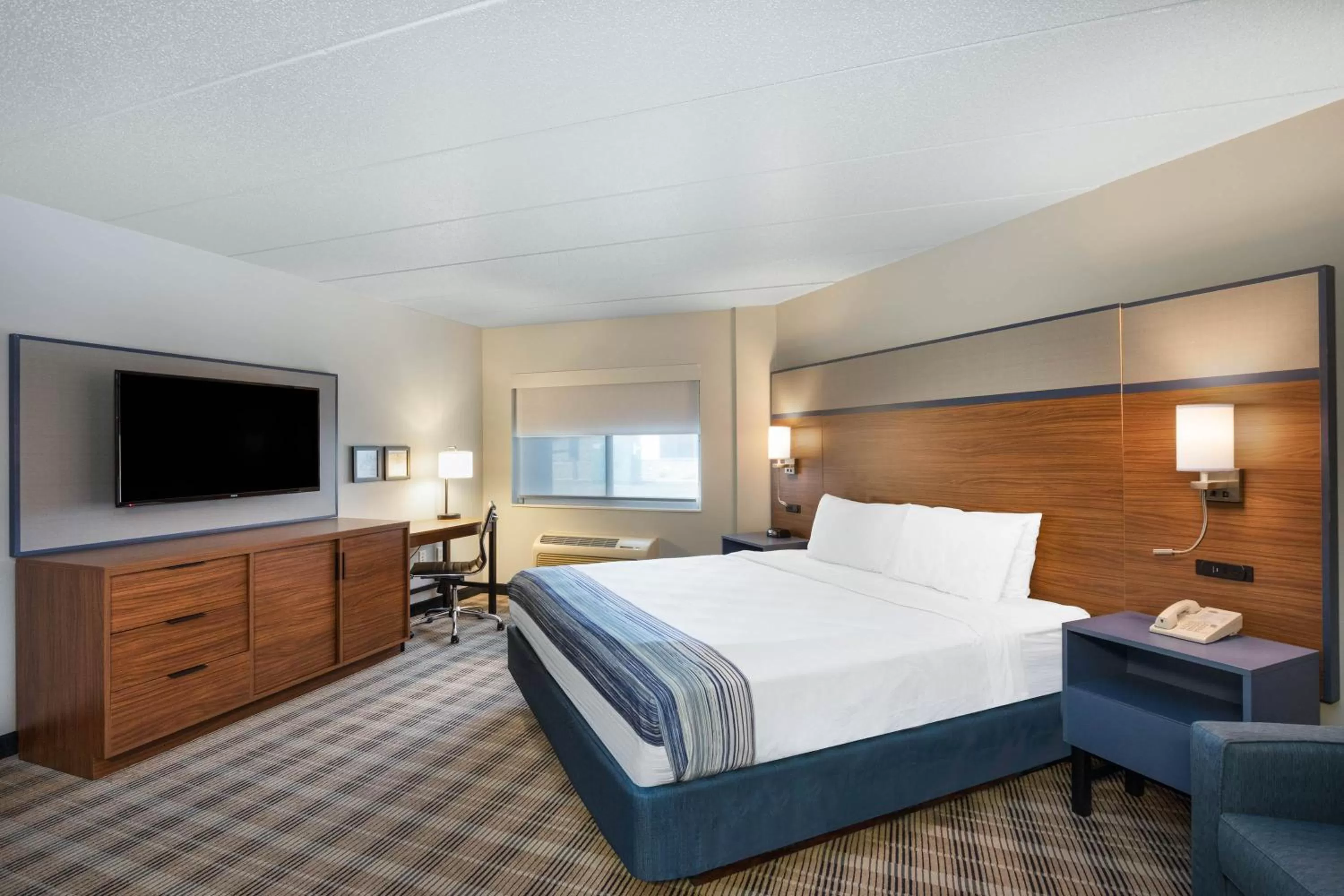 One-Bedroom King Suite - Non-Smoking in AmericInn by Wyndham Jackson