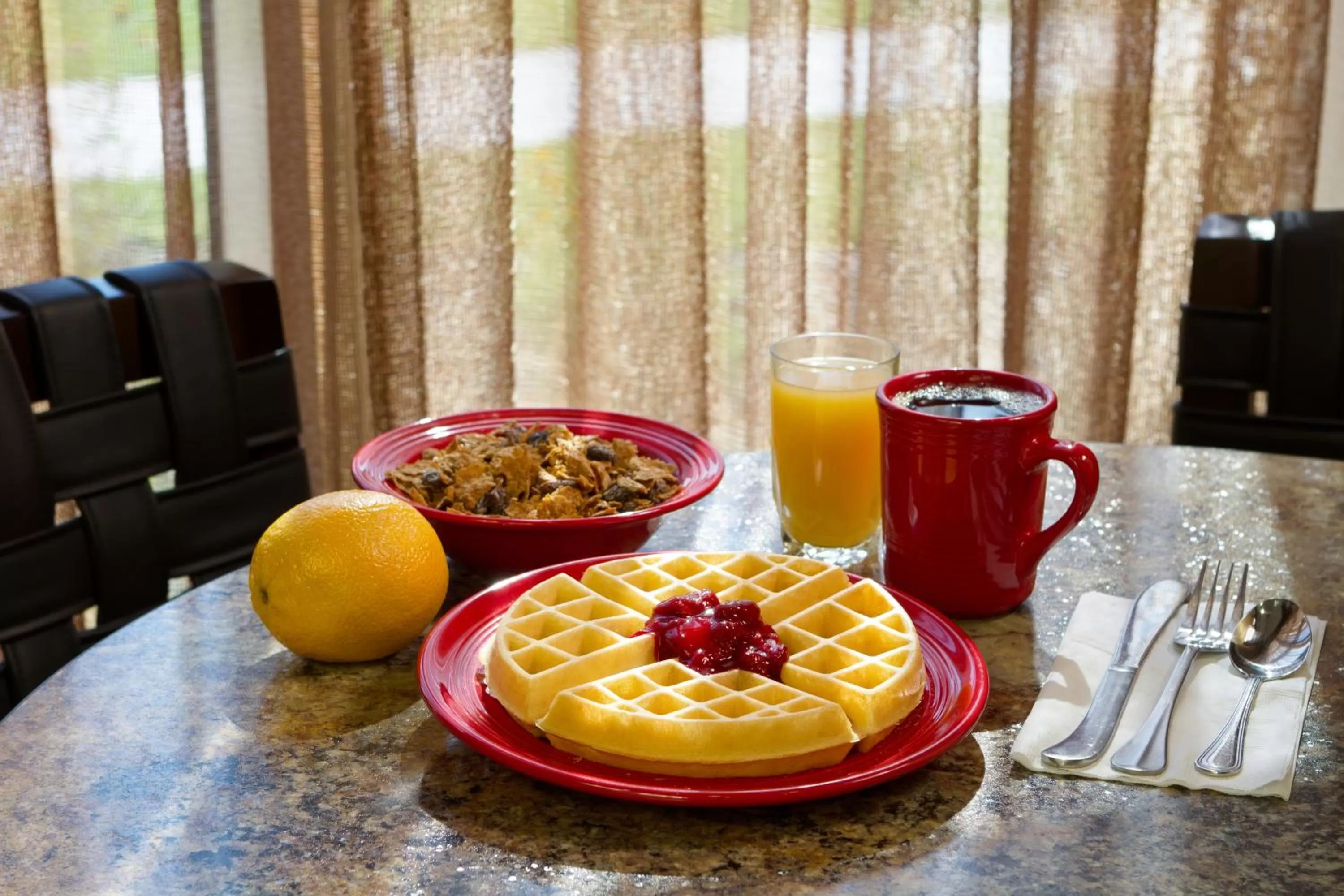 Continental breakfast in ClubHouse Hotel Sioux Falls