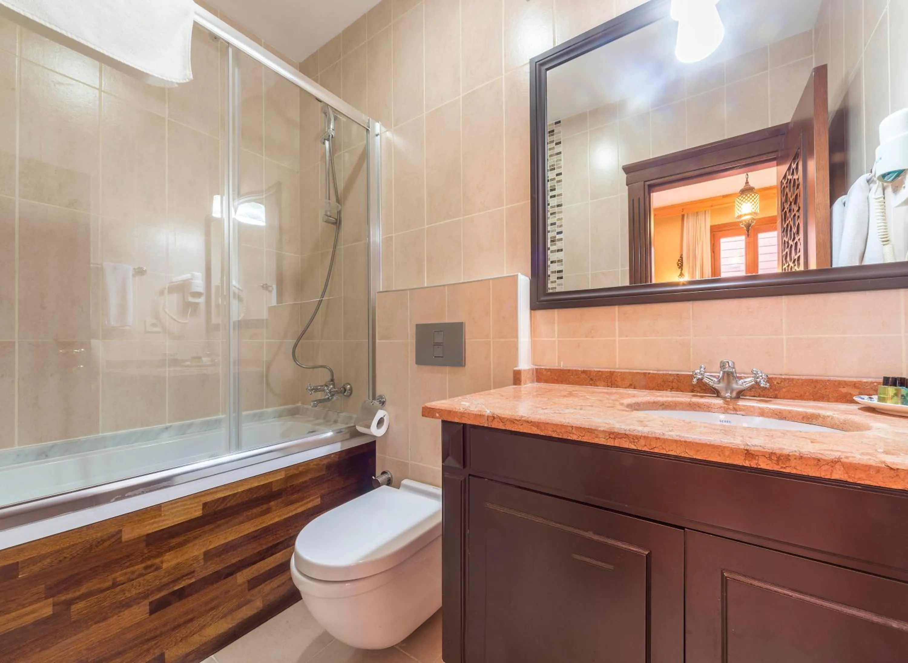 Shower in Lalinn Hotel