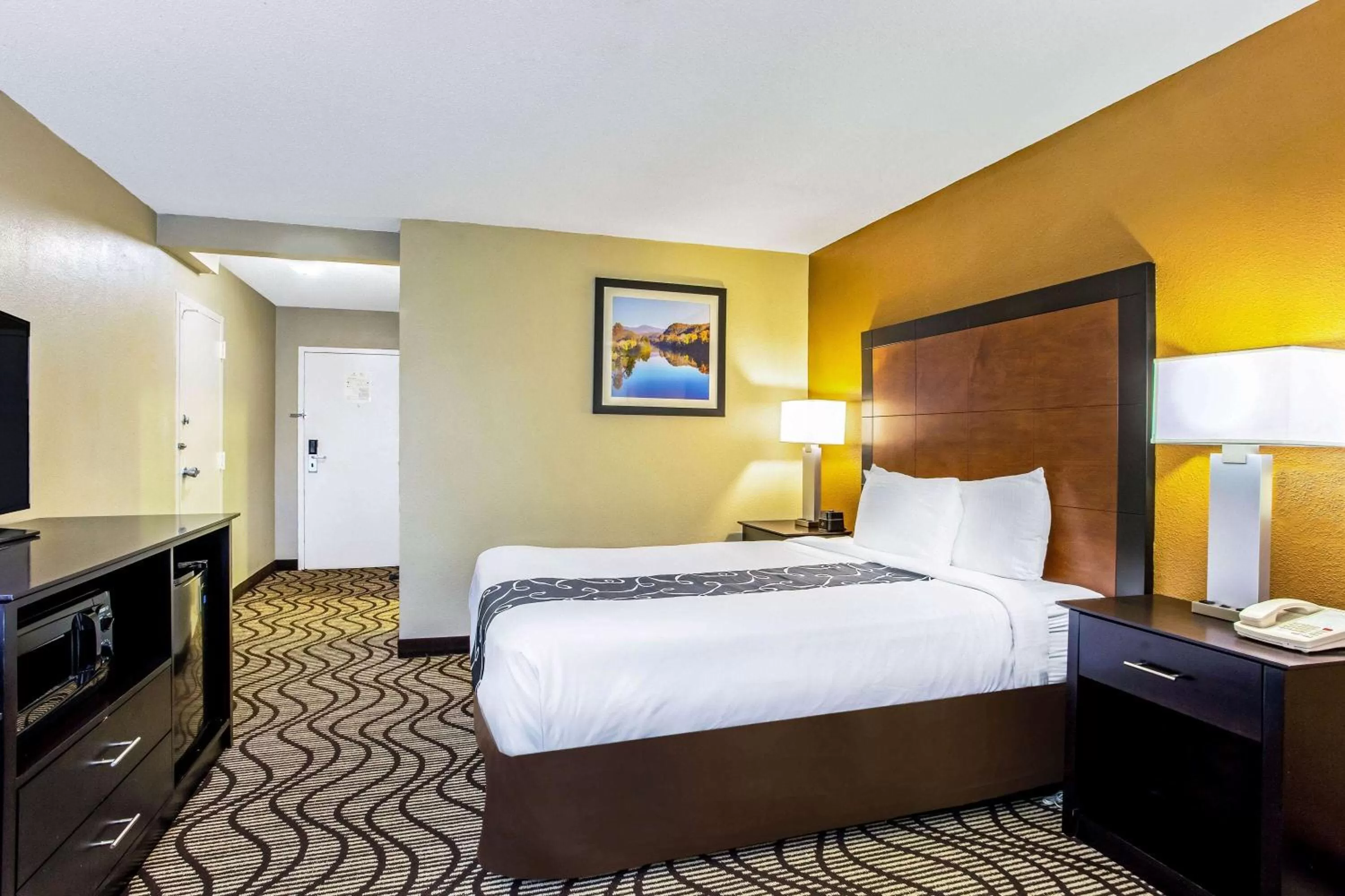 Photo of the whole room, Bed in La Quinta by Wyndham Wytheville