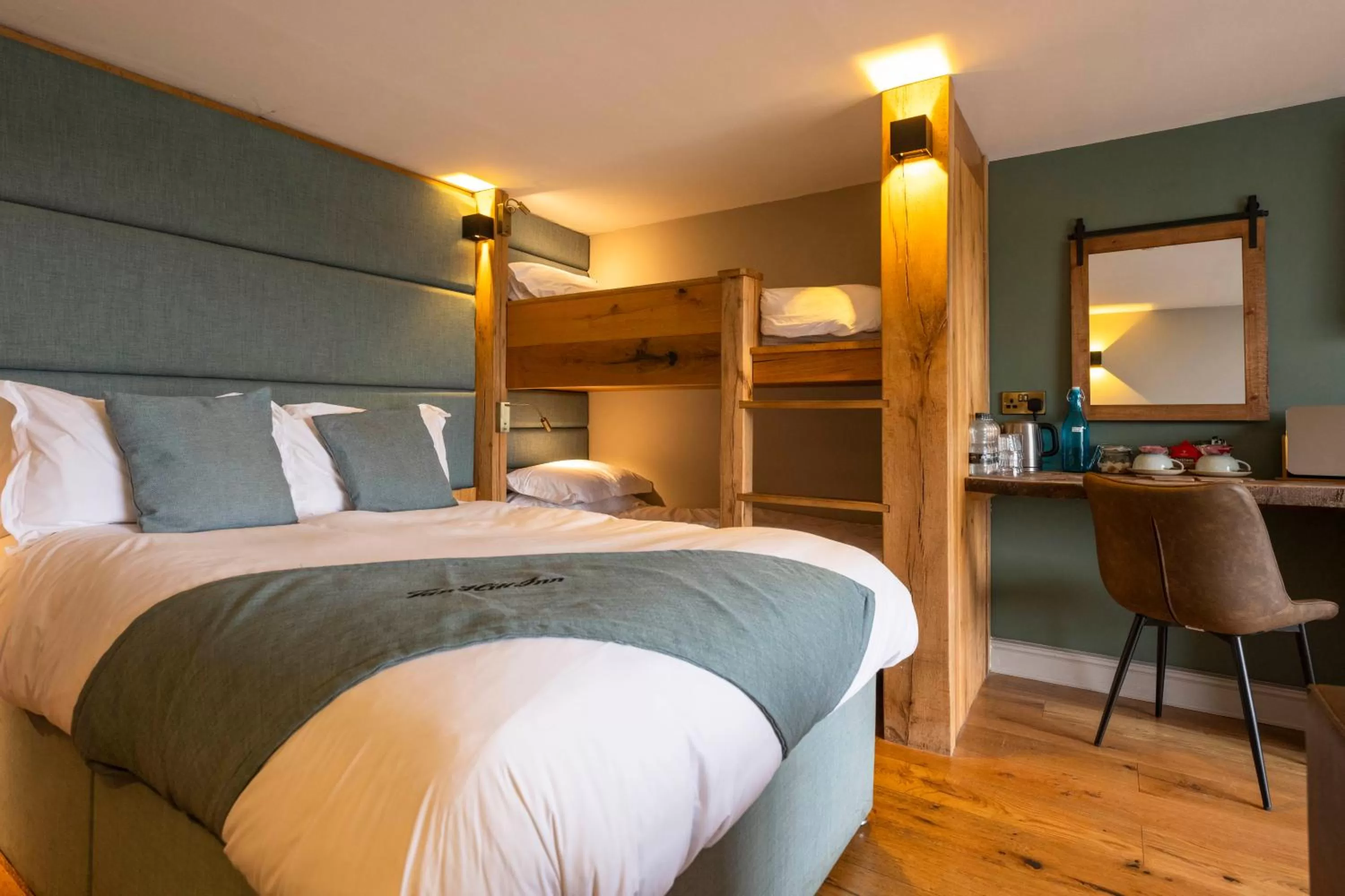 Photo of the whole room, Bed in The Tan Hill Inn