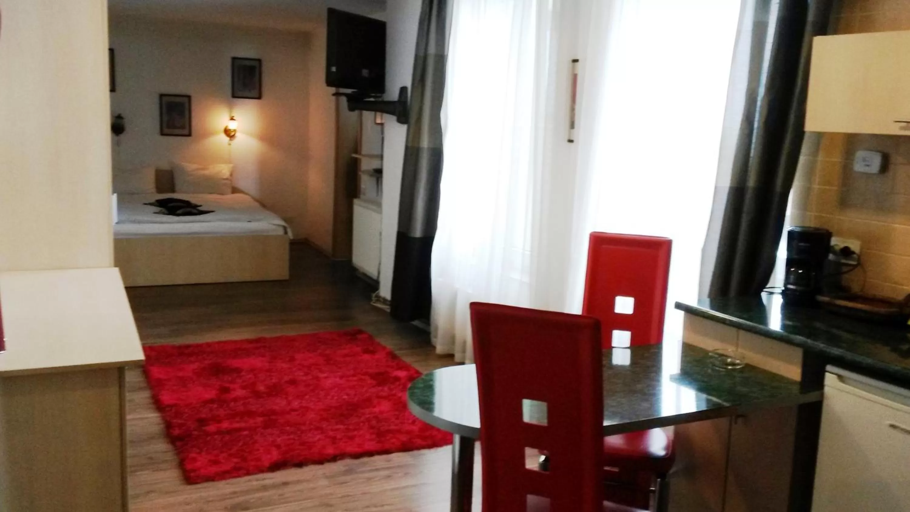 Photo of the whole room in Lucas 10 Apartments