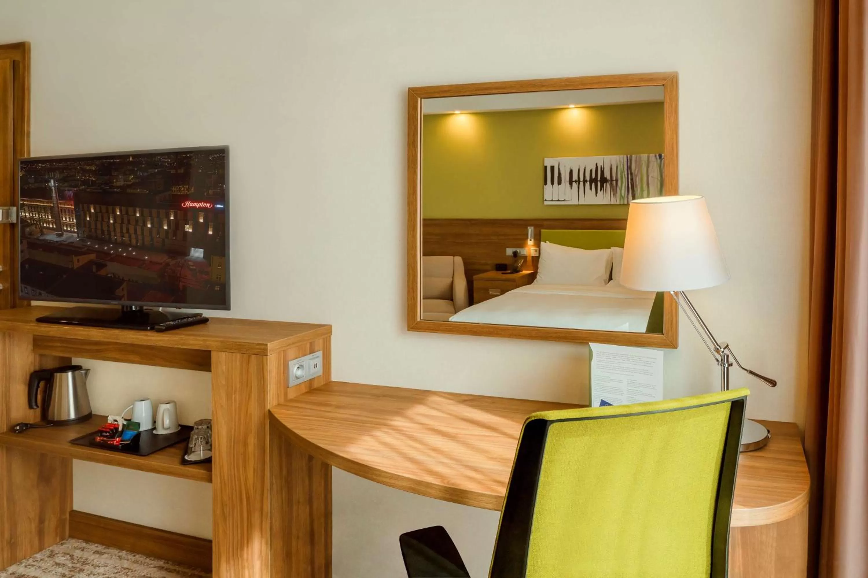 Bedroom, Bed in Hampton By Hilton Kalisz