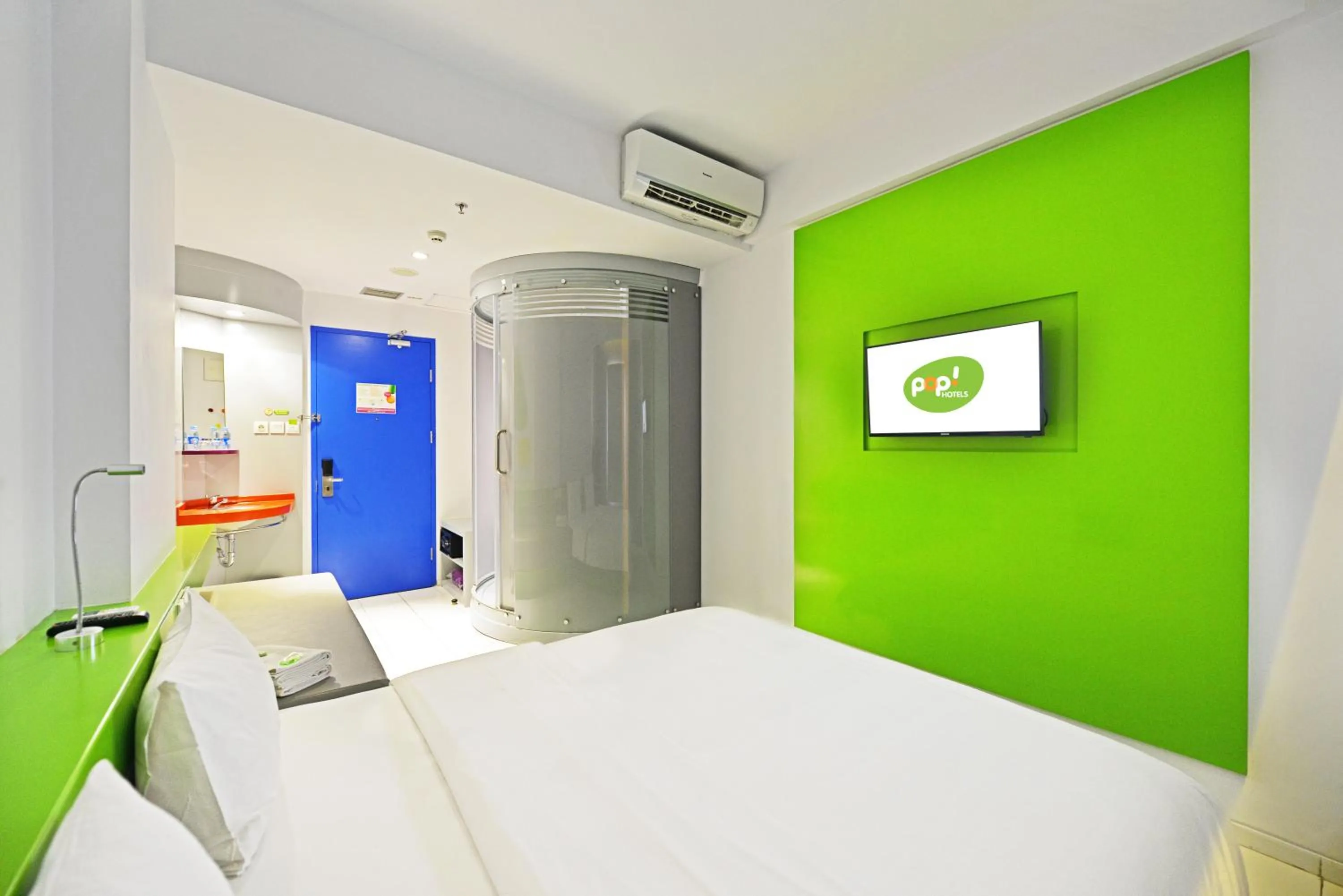 Photo of the whole room, Bed in POP! Hotel Tanjung Karang