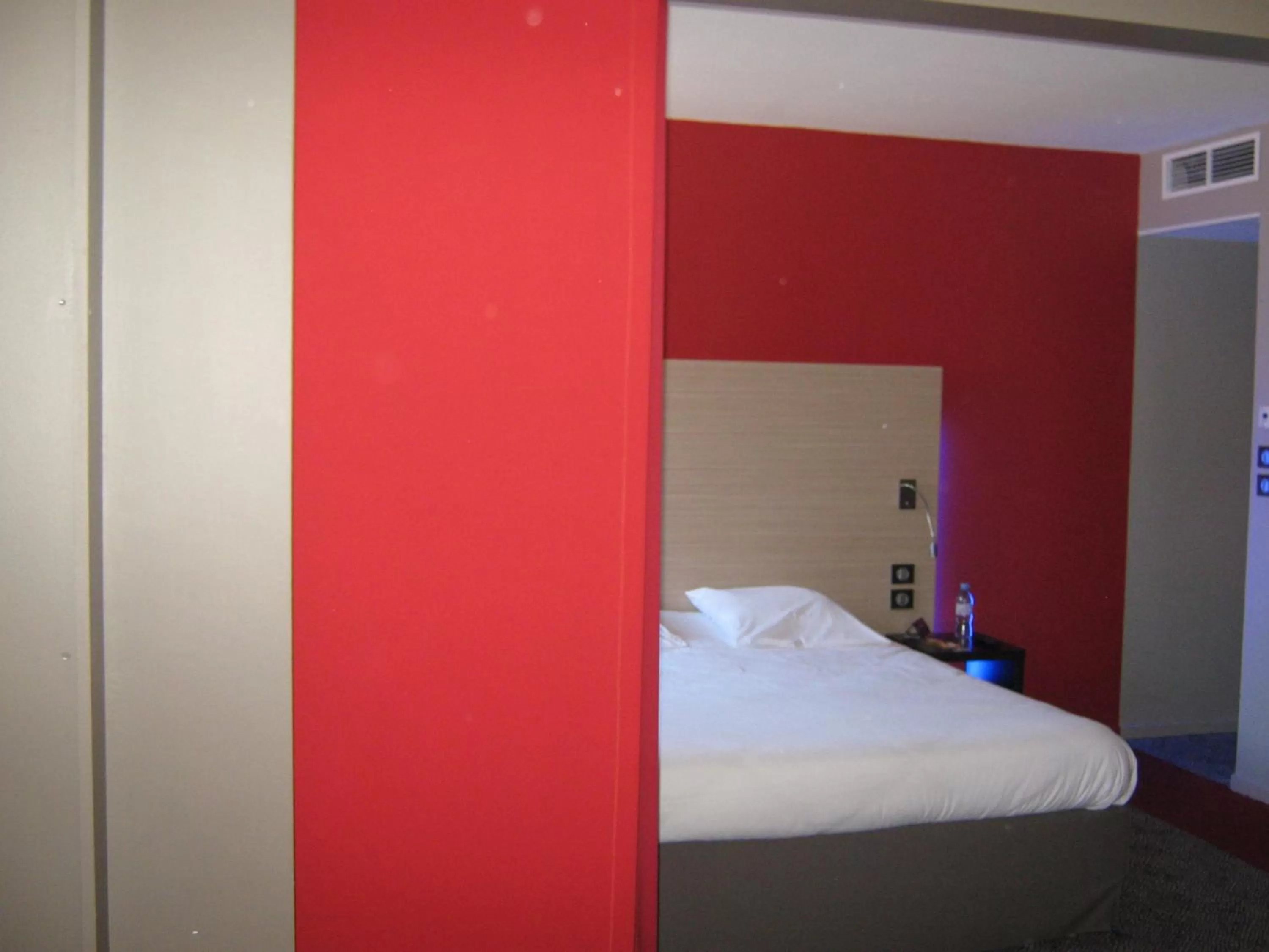 Bed in ibis Styles Saint Dizier