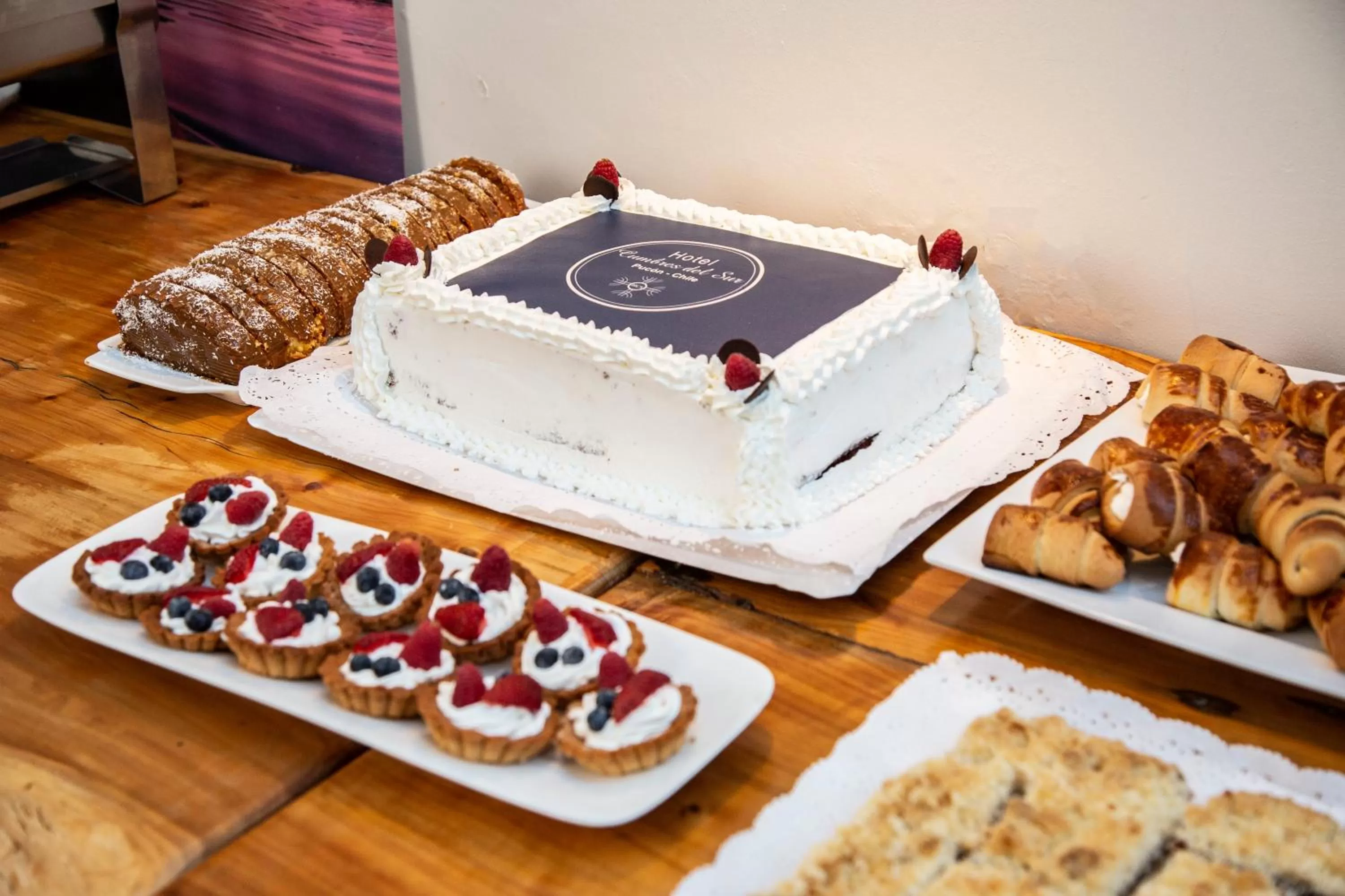 Dining area, Food in Hotel Cumbres del Sur