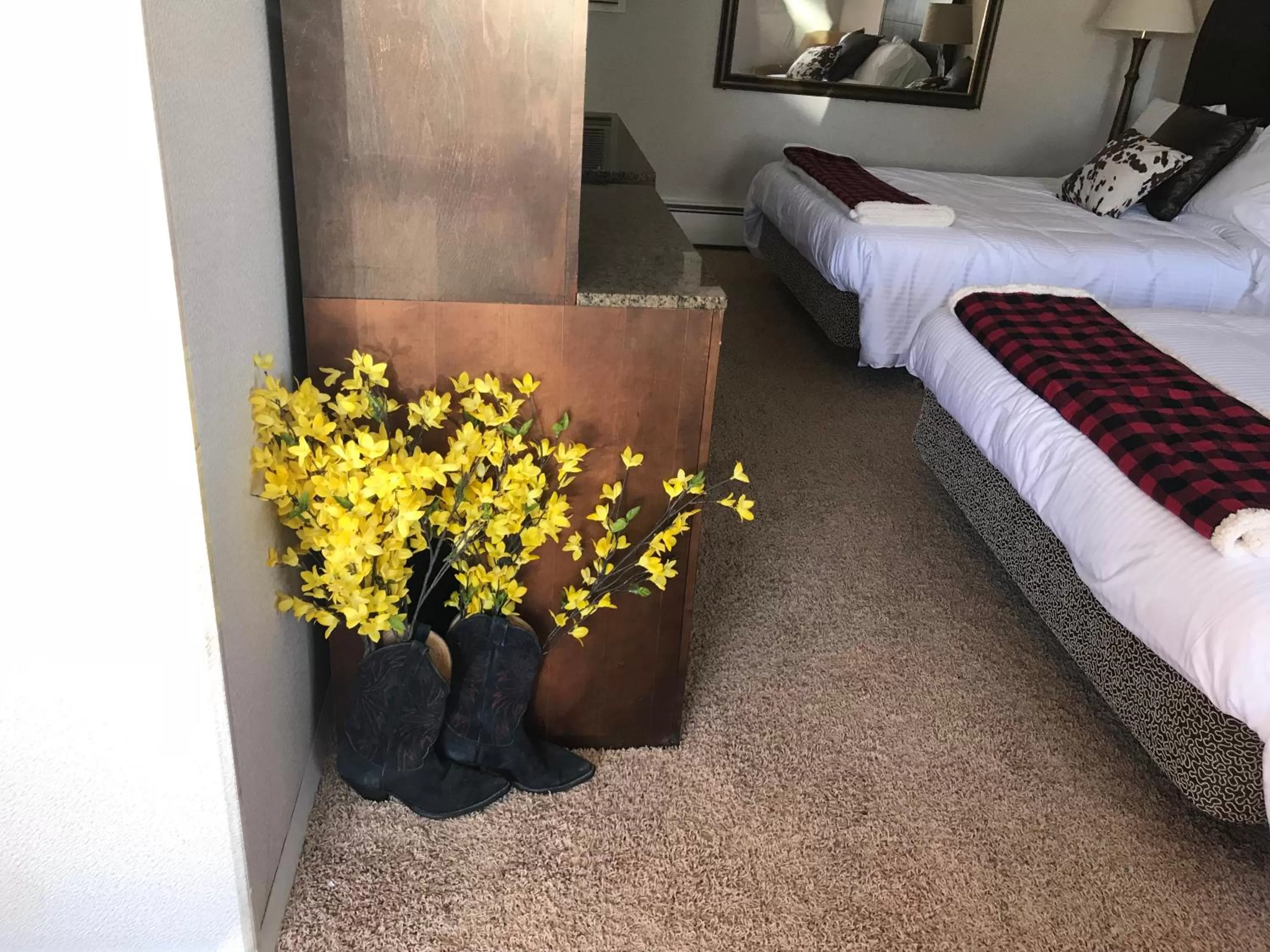 Photo of the whole room, Bed in Country West Motel of Rock Springs