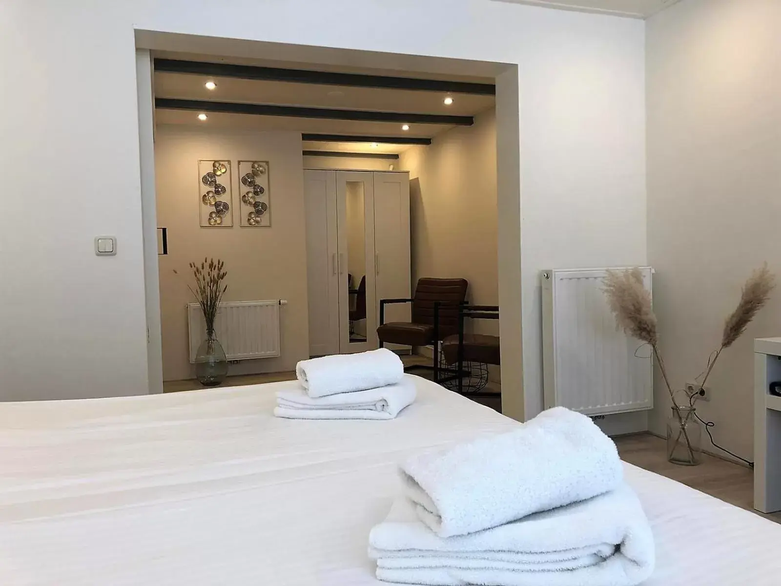 Twin Room with Bathroom in Hotel-Restaurant De Walvisvaarder Twin Room with Bathroom in Hotel-Restaurant De Walvisvaarder