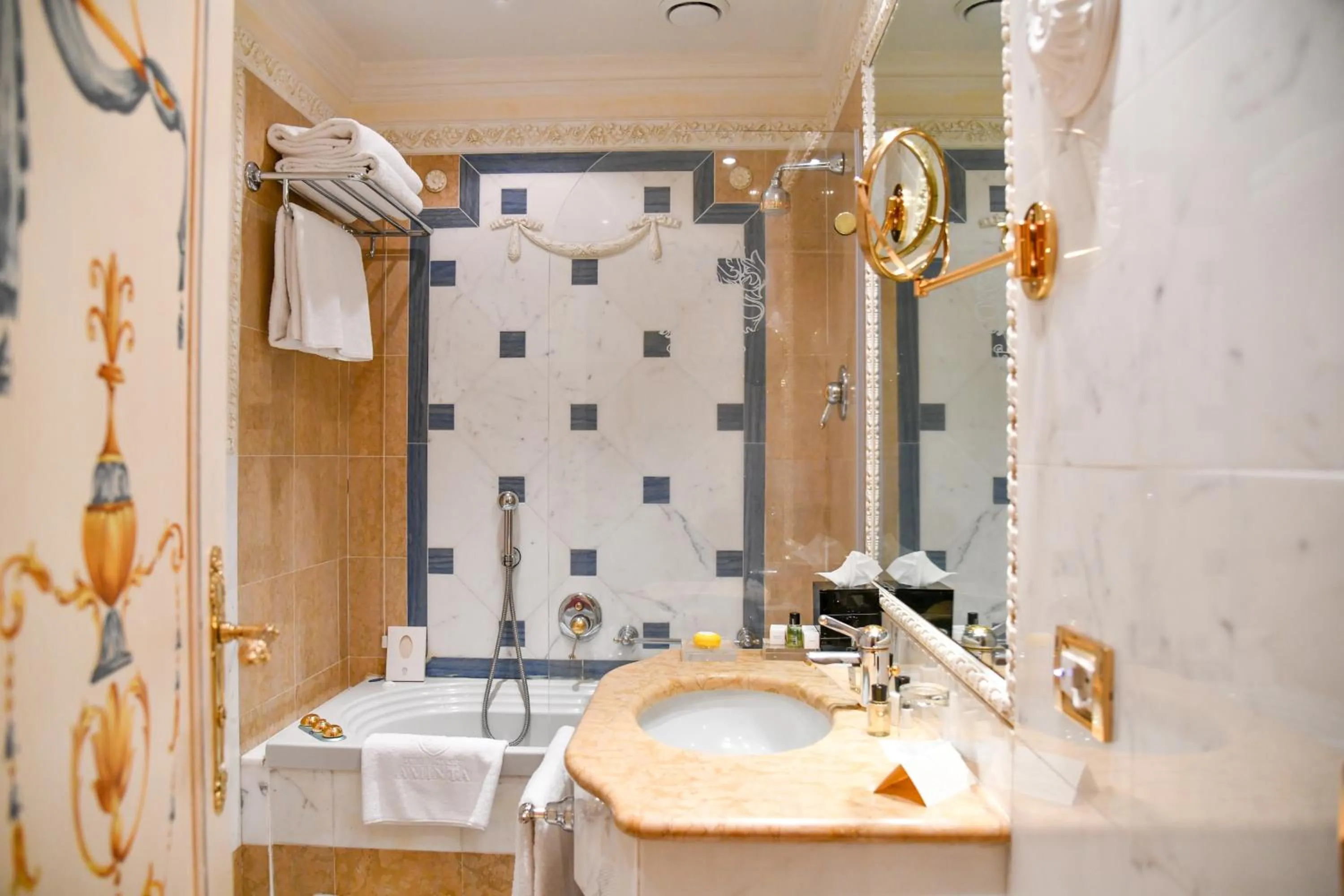 Bathroom in Villa e Palazzo Aminta - A Leading Hotel of The World